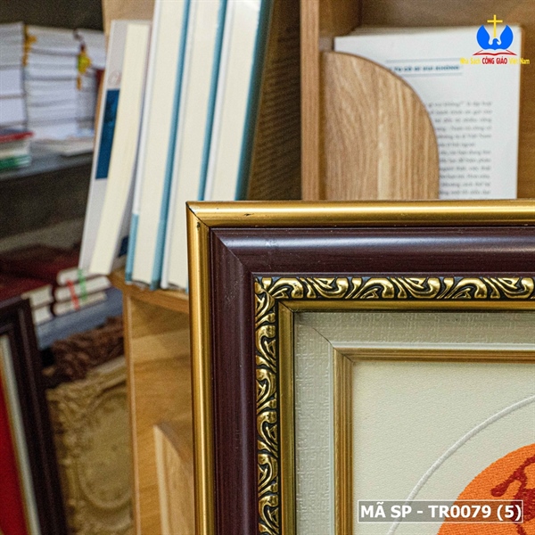 Tranh thêu Đức Mẹ bế Chúa 43x53cm_thumbnail_1