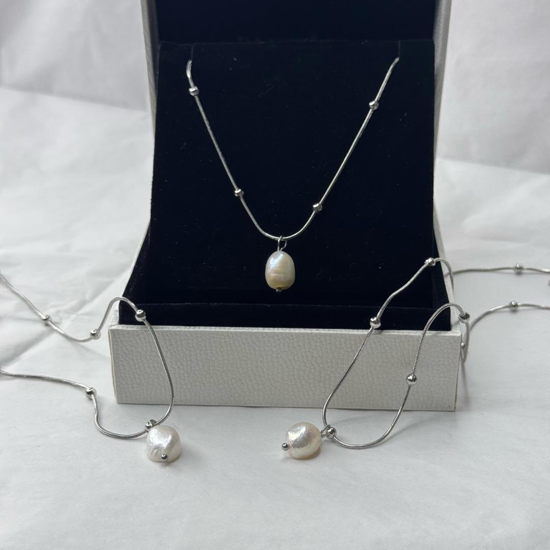 vòng cổ titan dây mì đính bi bạc charm ngọc trai hạt lựu