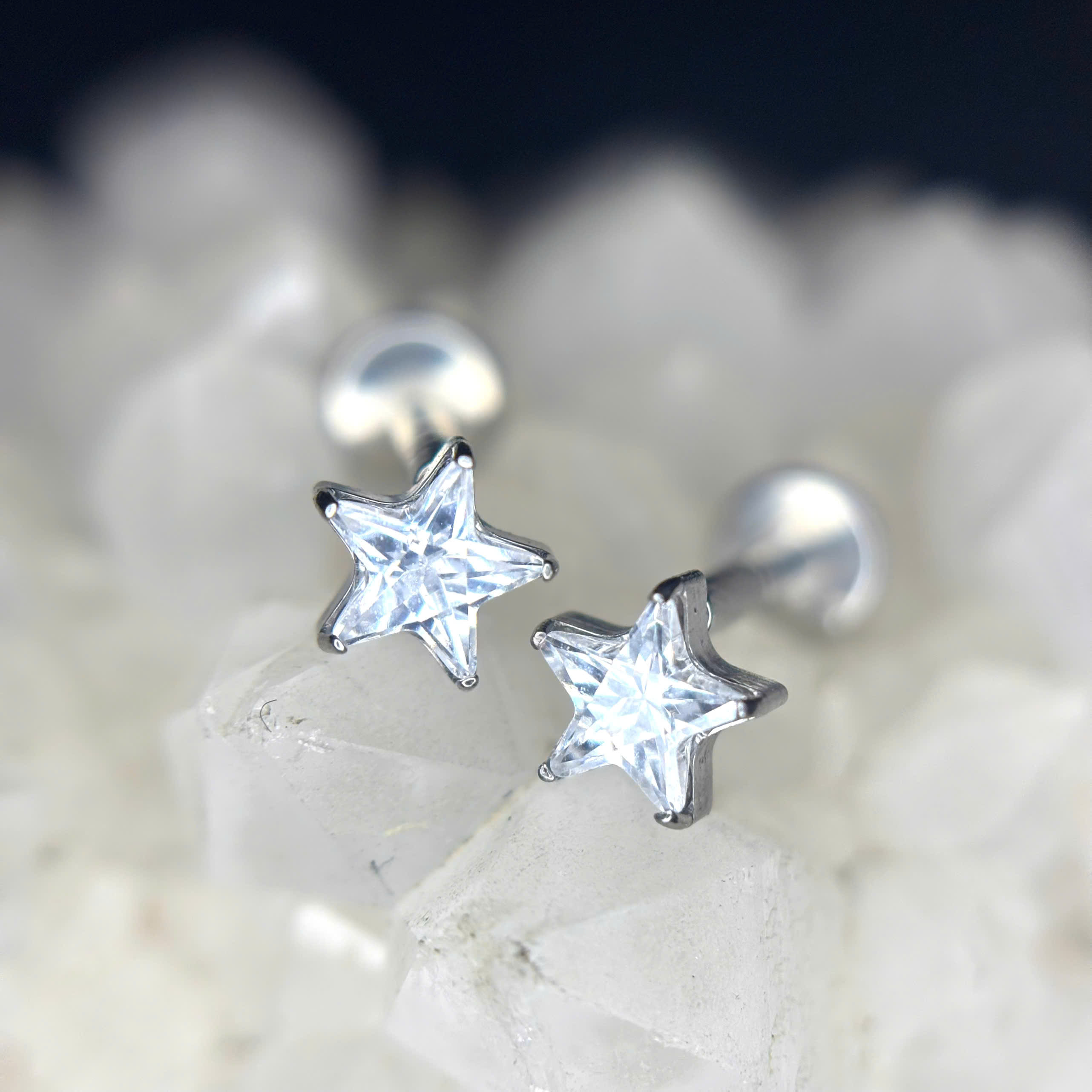 Khuyên kiểu titan sao trắng 4mm_thumbnail_1