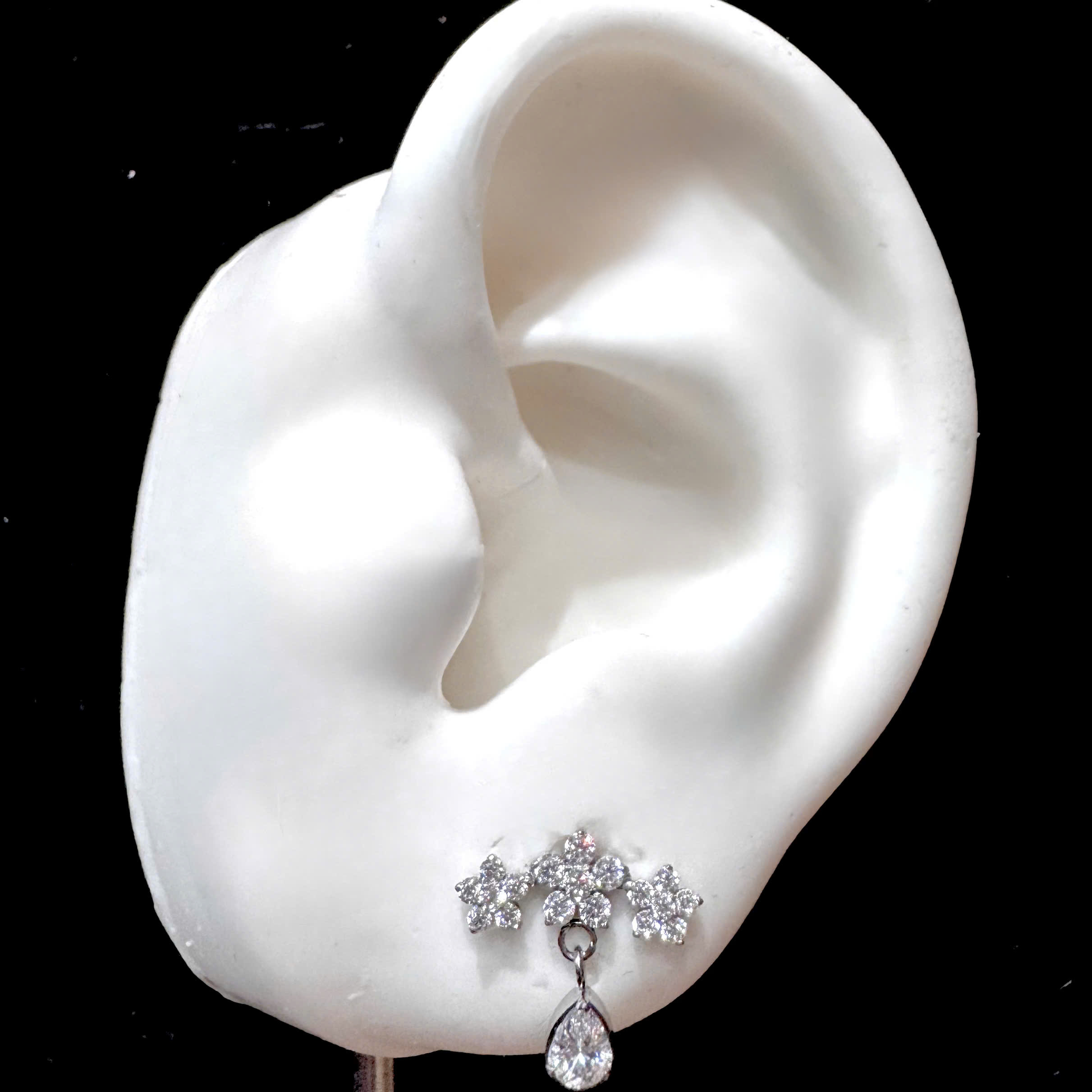 Khuyên kiểu titan 3 hoa rơi đá_thumbnail_3