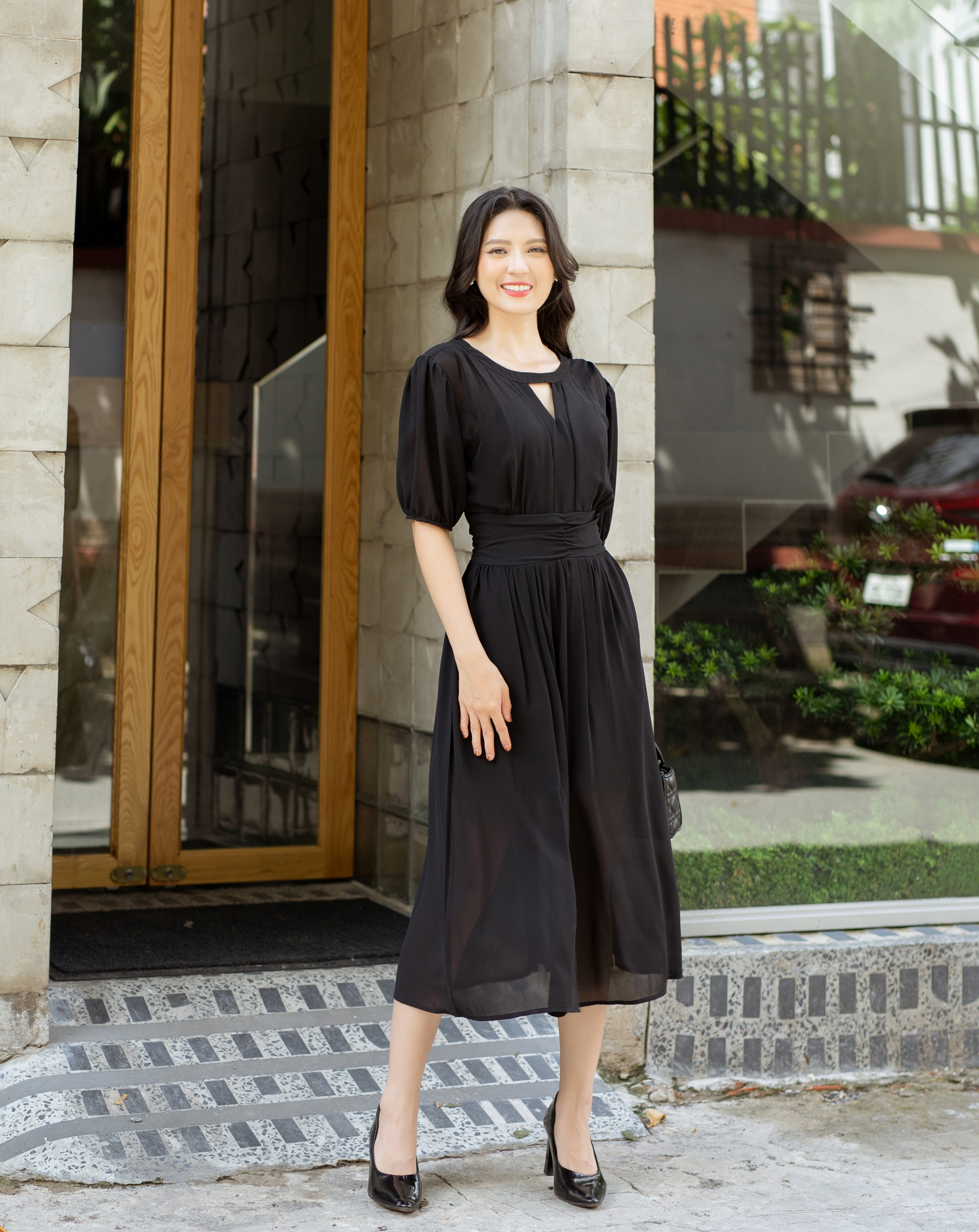 Đầm voan xòe cổ giọt nước xẻ tà xinh xắn_thumbnail_1