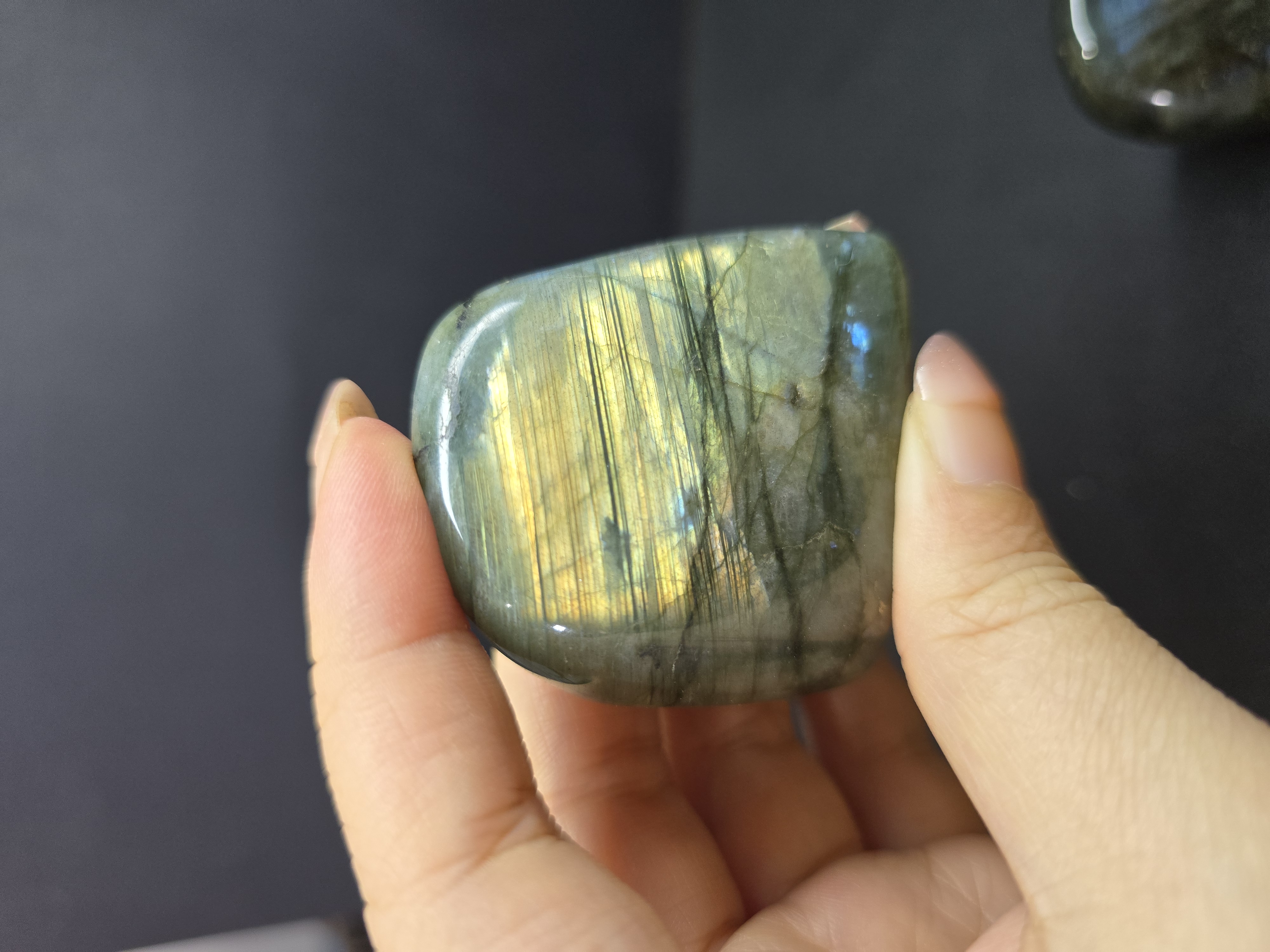 Labradorite / Đá Xà Cừ / Hắc Nguyệt Quang Ánh Vàng Cam Xanh Dạng Freeform Để Bàn