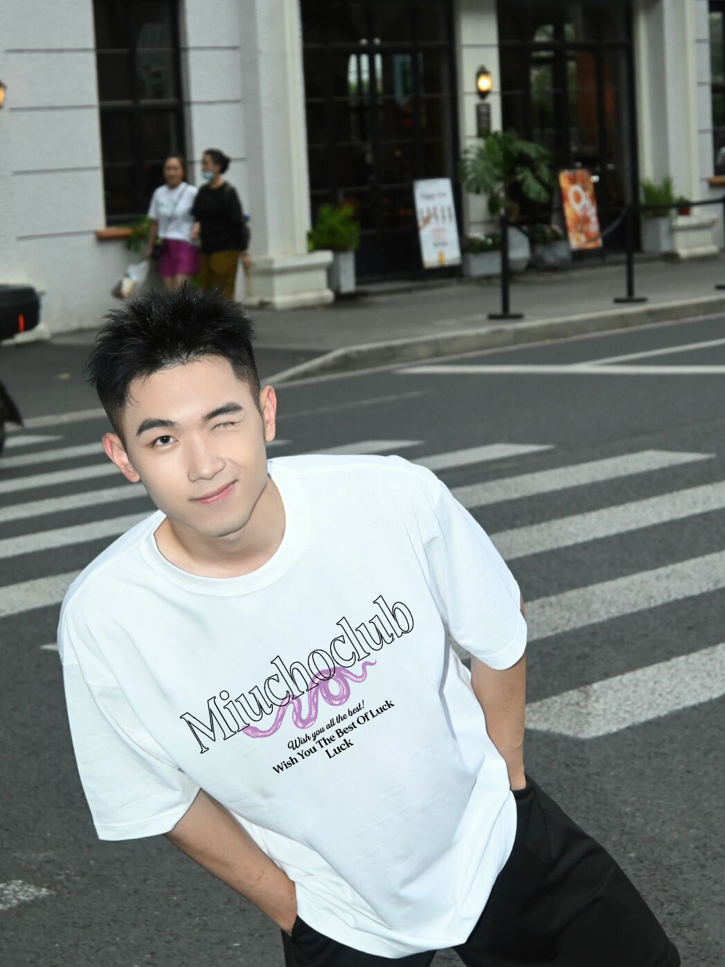 Áo phông tết form rộng cổ tròn chất vải cotton 4c thoáng mát 1774 Miucho in mix_thumbnail_3