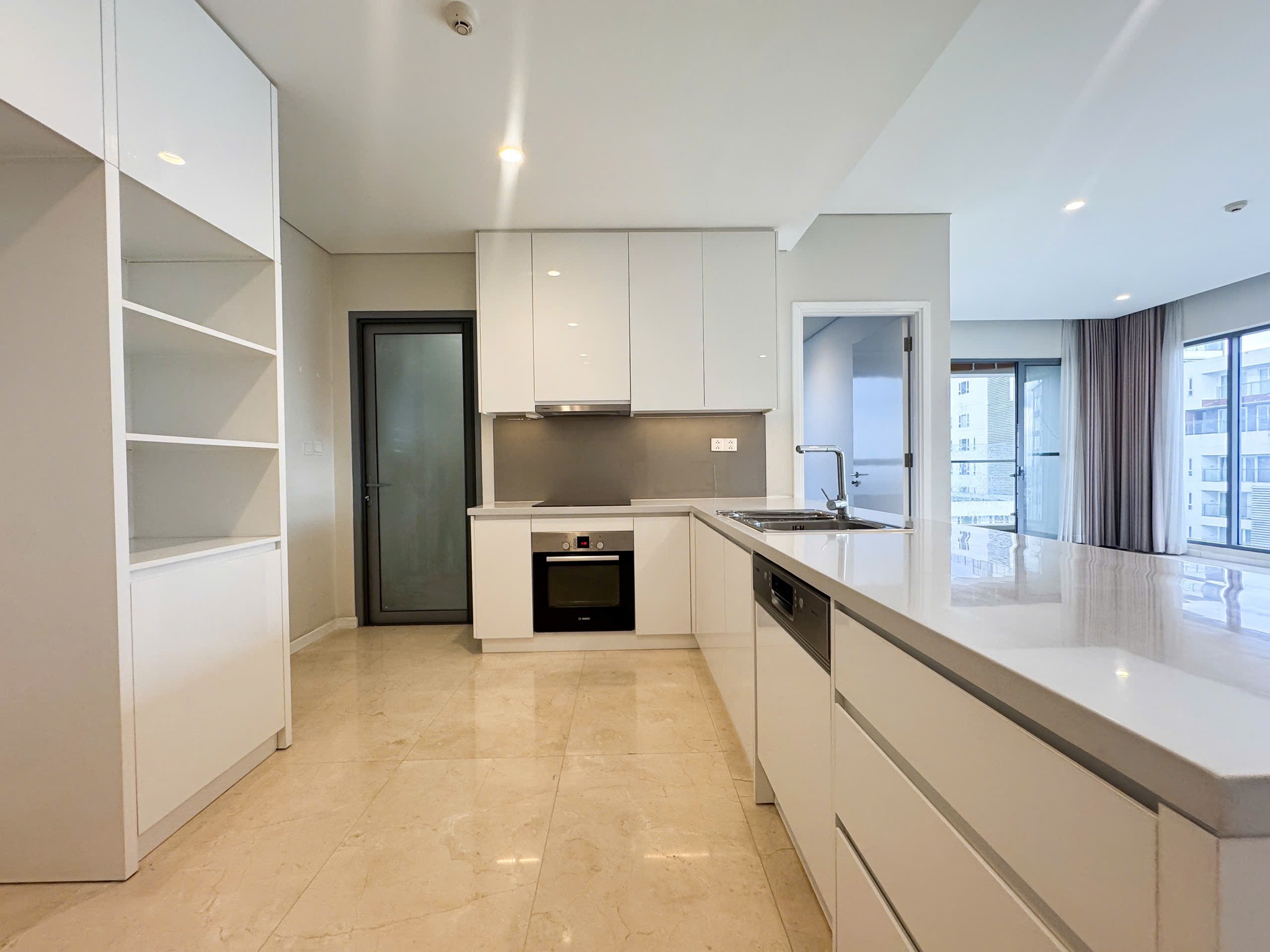 ĐẢO KIM CƯƠNG CHO THUÊ CĂN 3PN NỘI THẤT CƠ BẢN VIEW SÔNG SÀI GÒN TRỰC DIỆN - TRỐNG SẴN