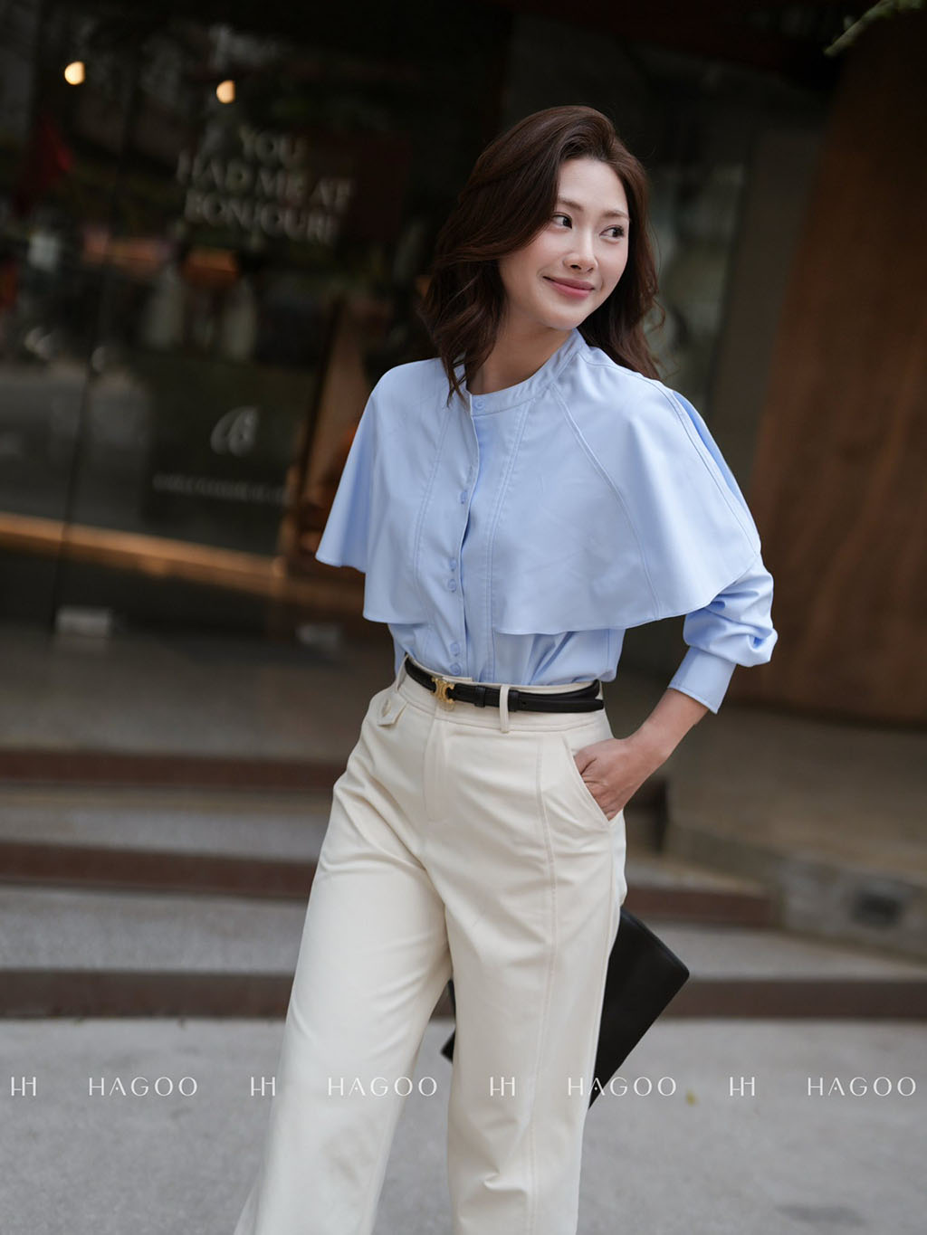 សម្លៀកបំពាក់ទាំងមូលមើលទៅមានភាពស្វាហាប់ជាងមុន។