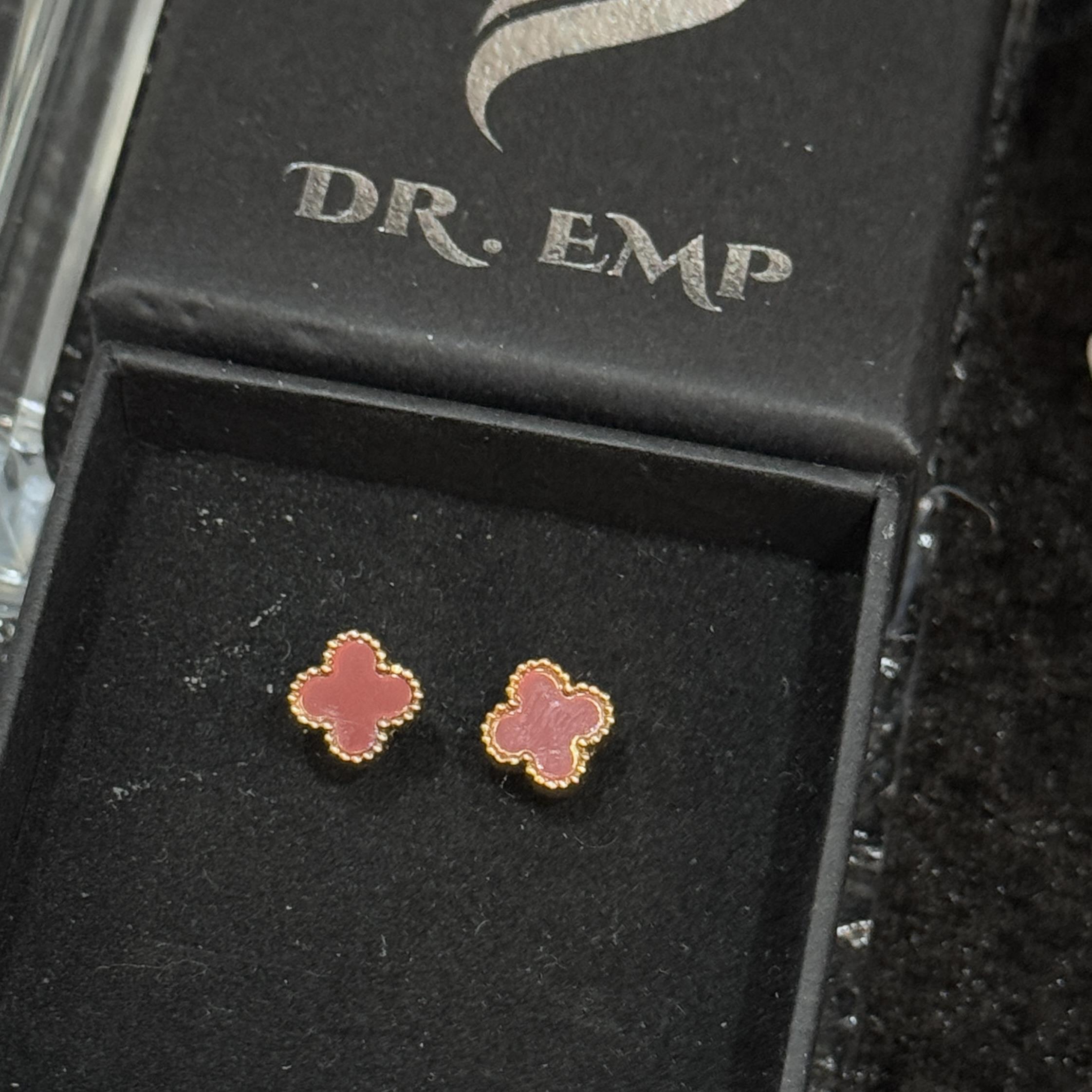 khuyên kiểu cặp vancleef đỏ đô nhỏ viền bi vàng _thumbnail_2