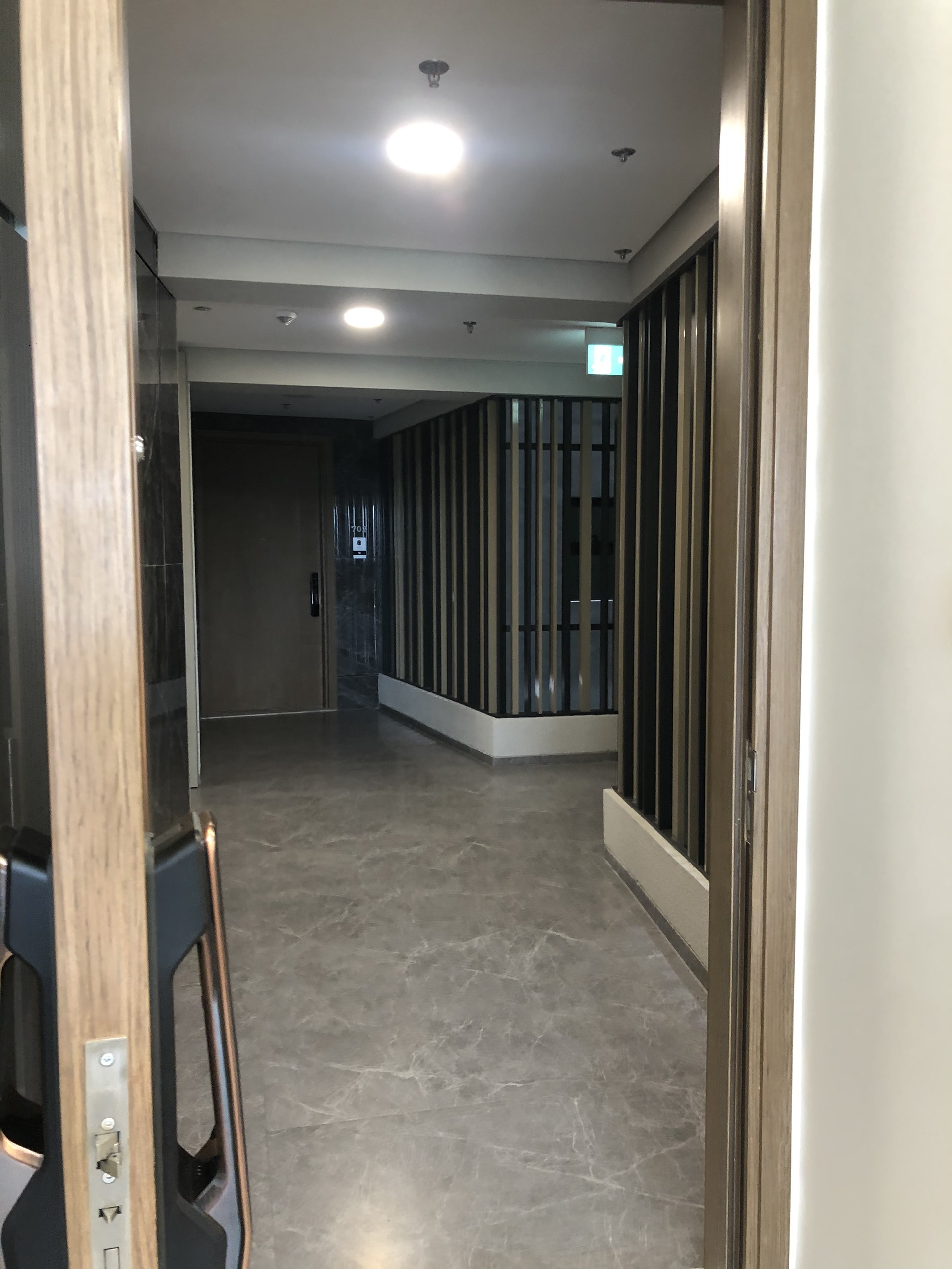 Cho thuê căn 2PN nội thất cơ bán 94m2 chỉ 30tr/tháng_thumbnail_3