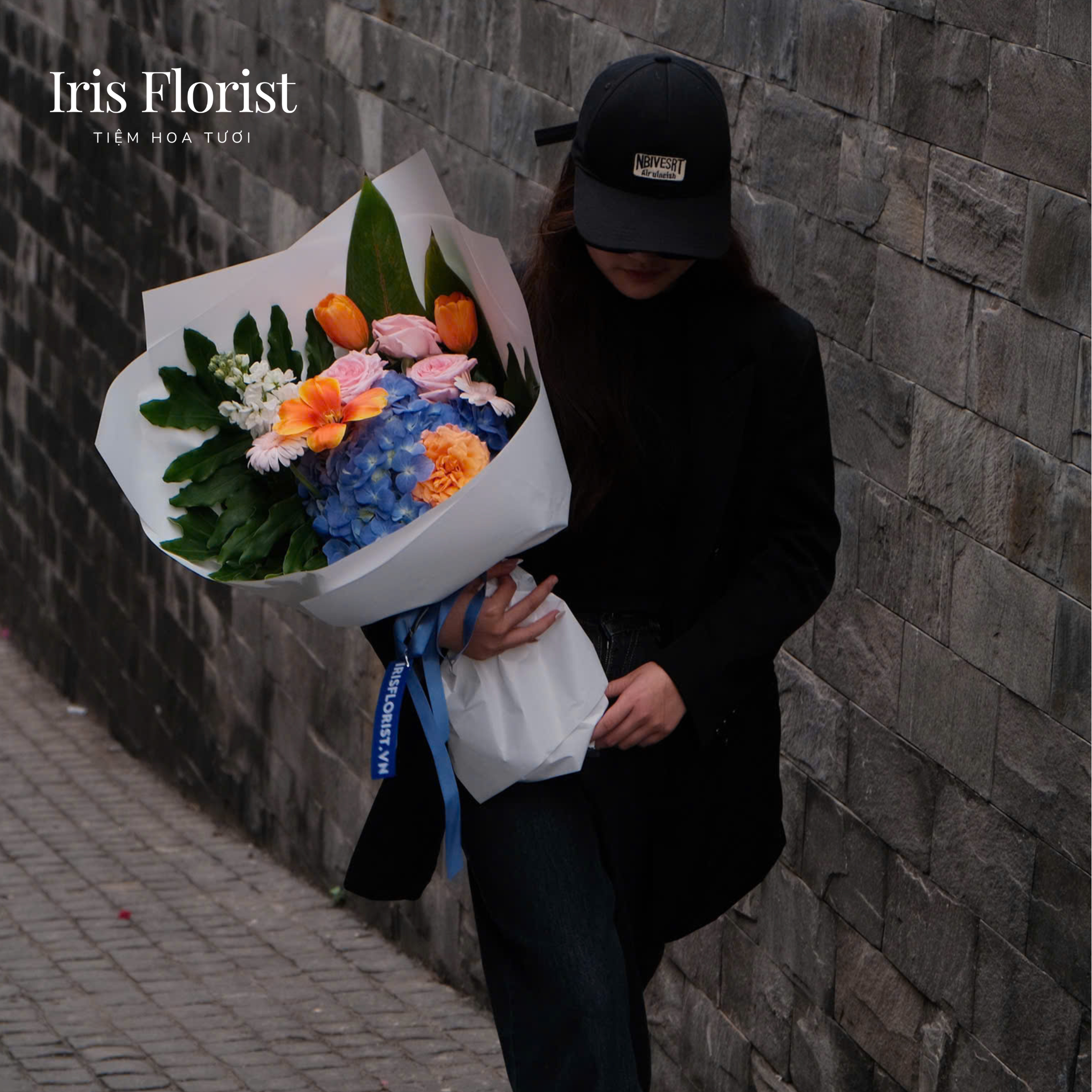 Bó Cẩm tú cầu xanh blue mix Tulip Cam