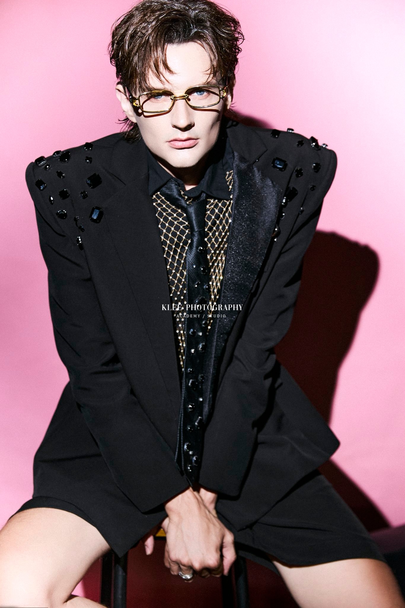 Suit đen đính đá – Phong cách runway ấn tượng_thumbnail_1