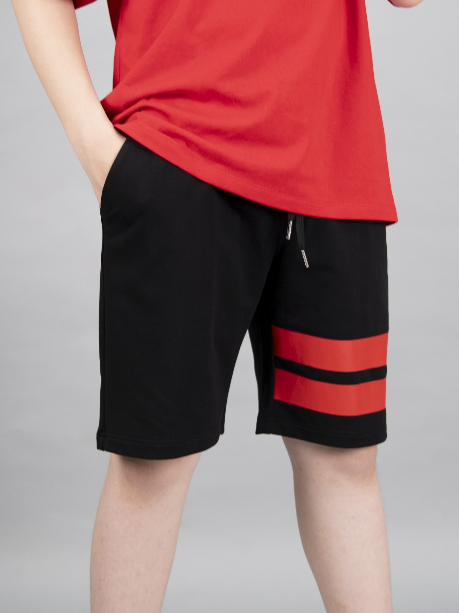 Quần short da cá đen in 2 sọc đỏ_thumbnail_0