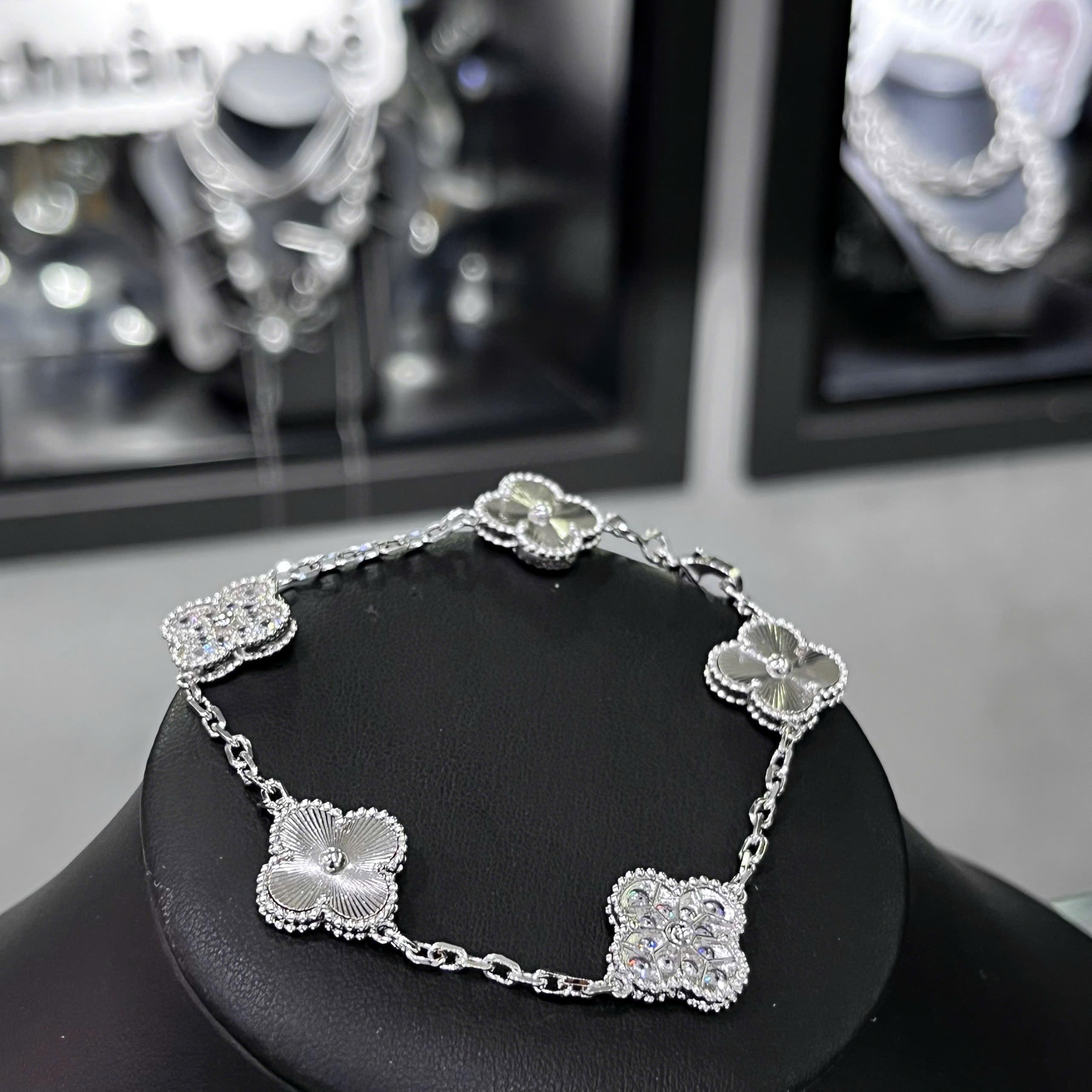 vòng tay titan mạ vàng trắng vancleef to bạc sọc mix bạc kim cương_thumbnail_2