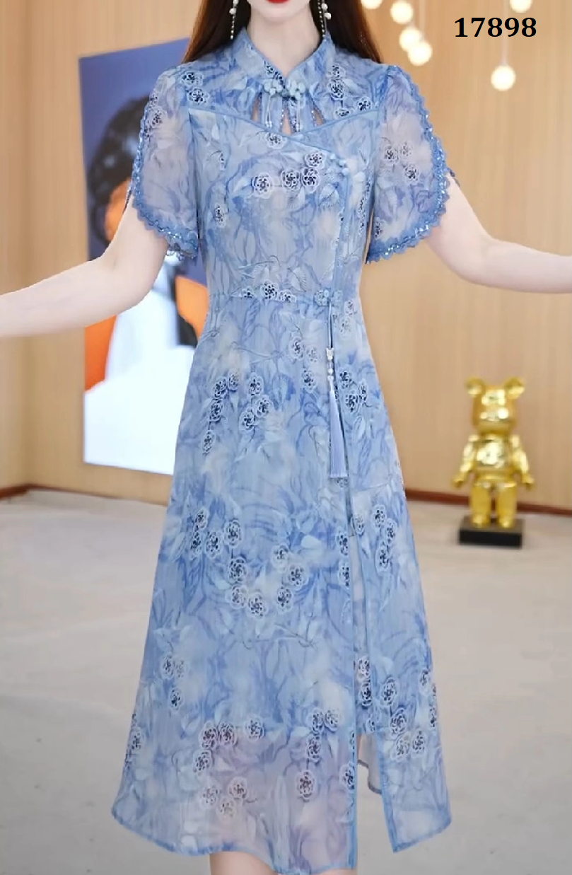 17898-Đầm suông A cổ tàu viền ren eo xẻ tà cách điệu ( voan, lót)