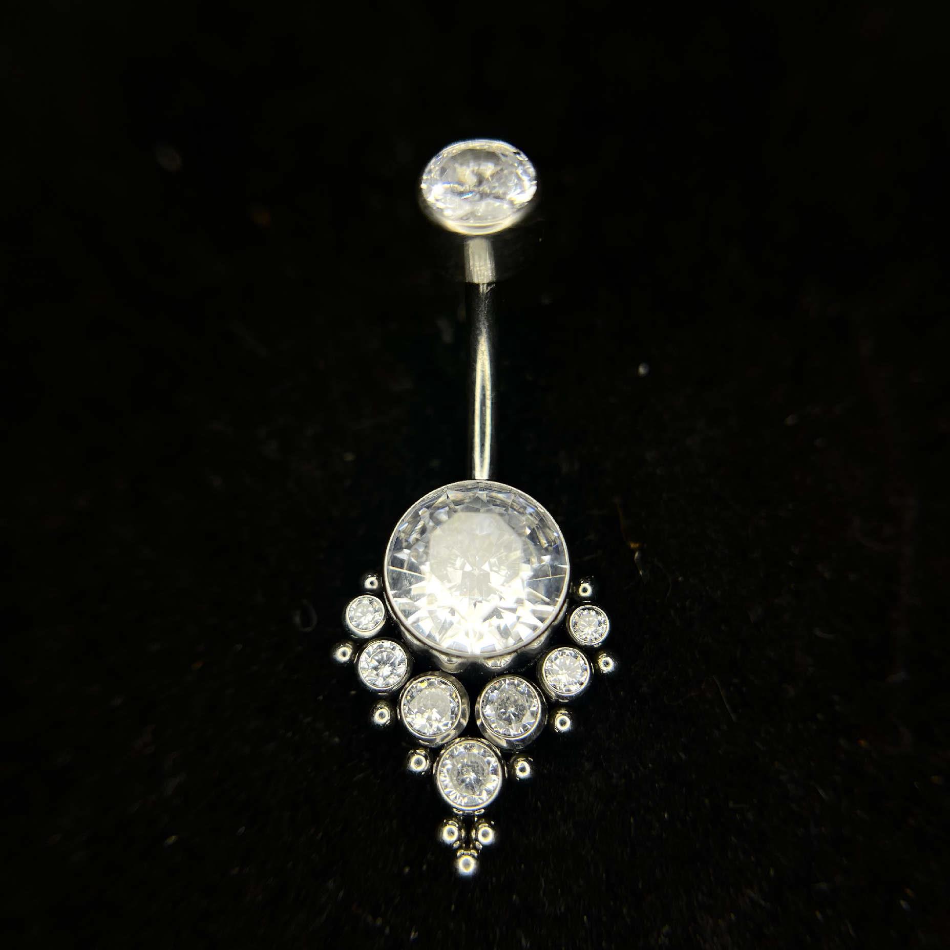 rốn titan đá kim cương trắng hai đầu và chùm kim cương trắng trắng tròn