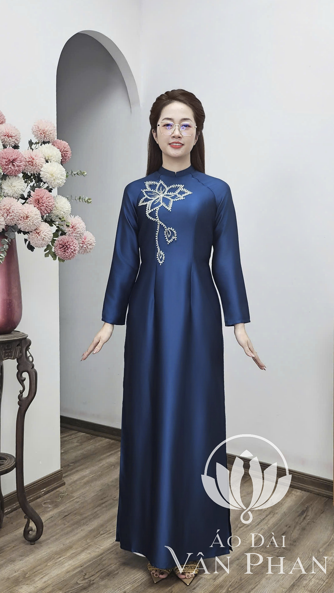 T471 áo dài cổ 2p tay dài lụa tô châu xanh cổ vịt đính hoa 350kA3136 áo dài cổ khít tay dài mụ dubai màu đỏ hoa phong lan