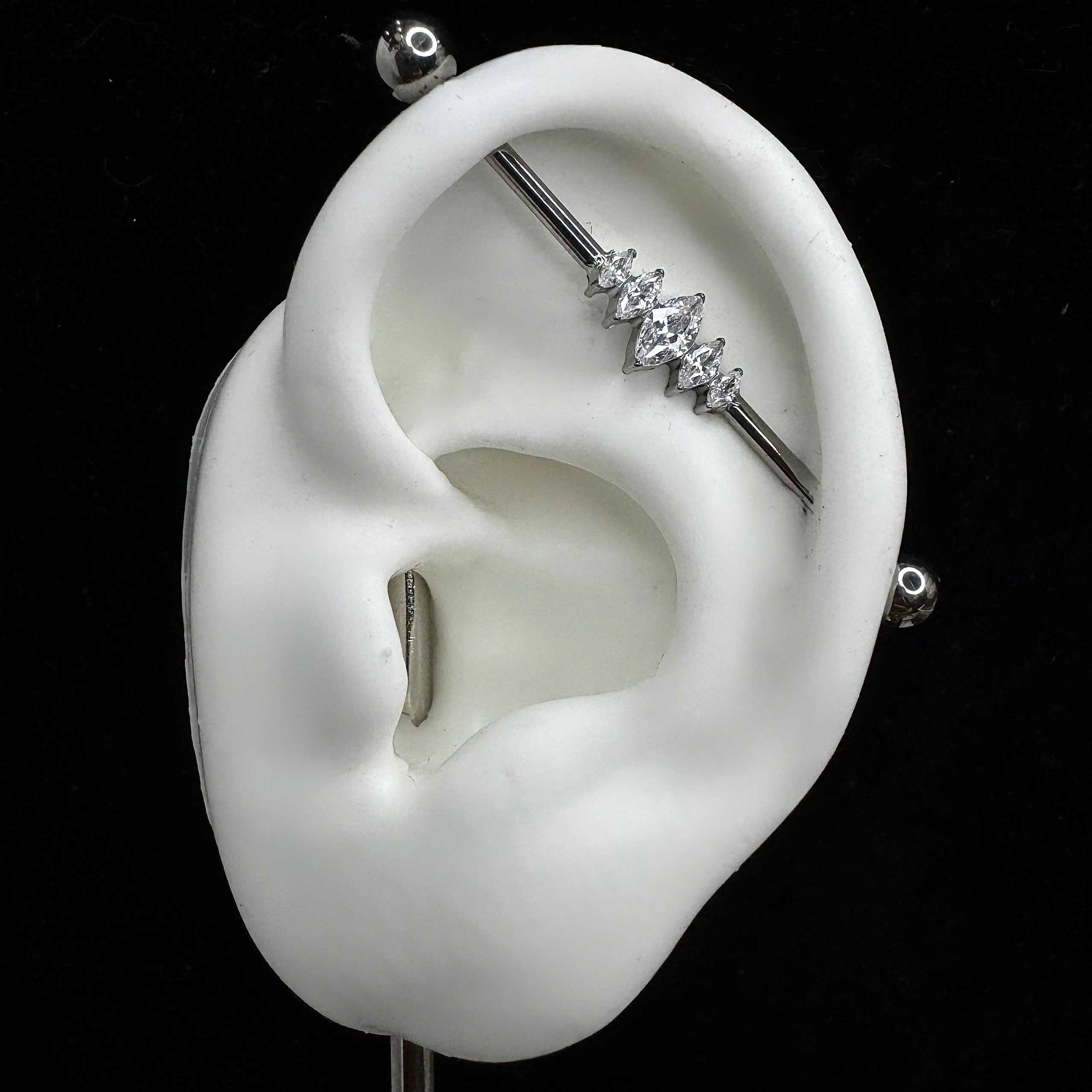 indus titan 5 đá size 35