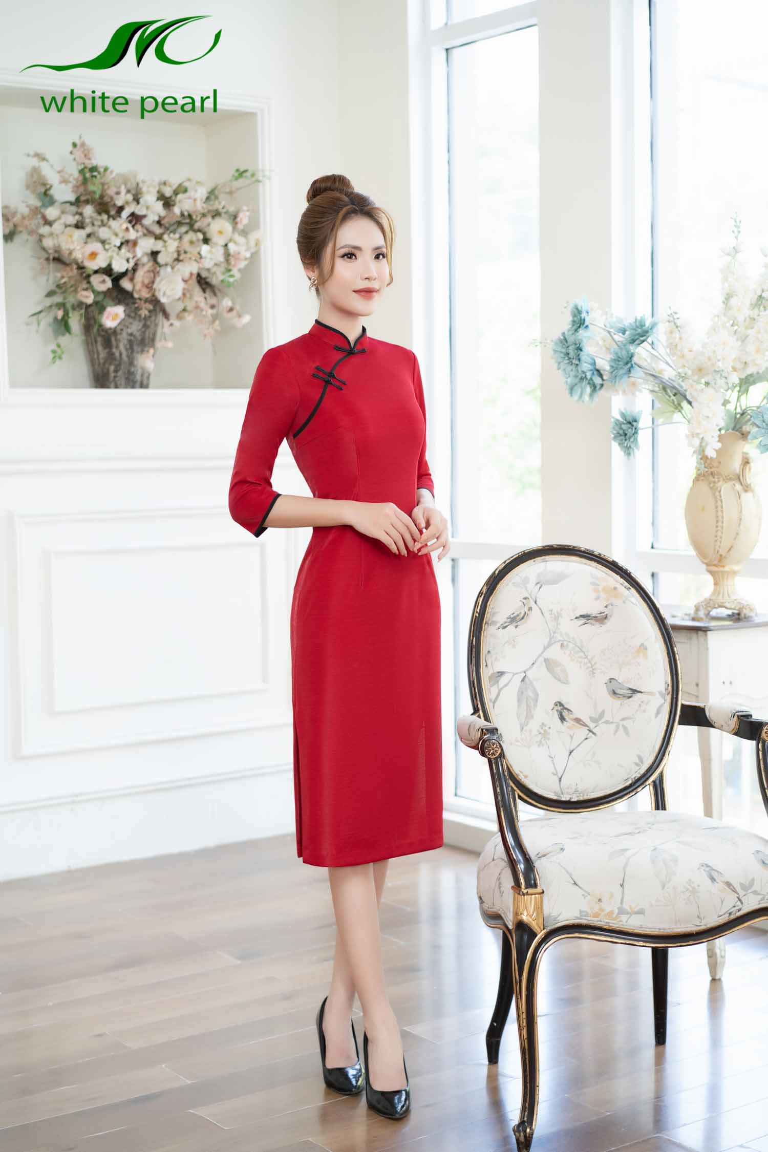 Sườn xám dáng ngắn cài cúc thời trang công sở cao cấp White Pearl_thumbnail_0