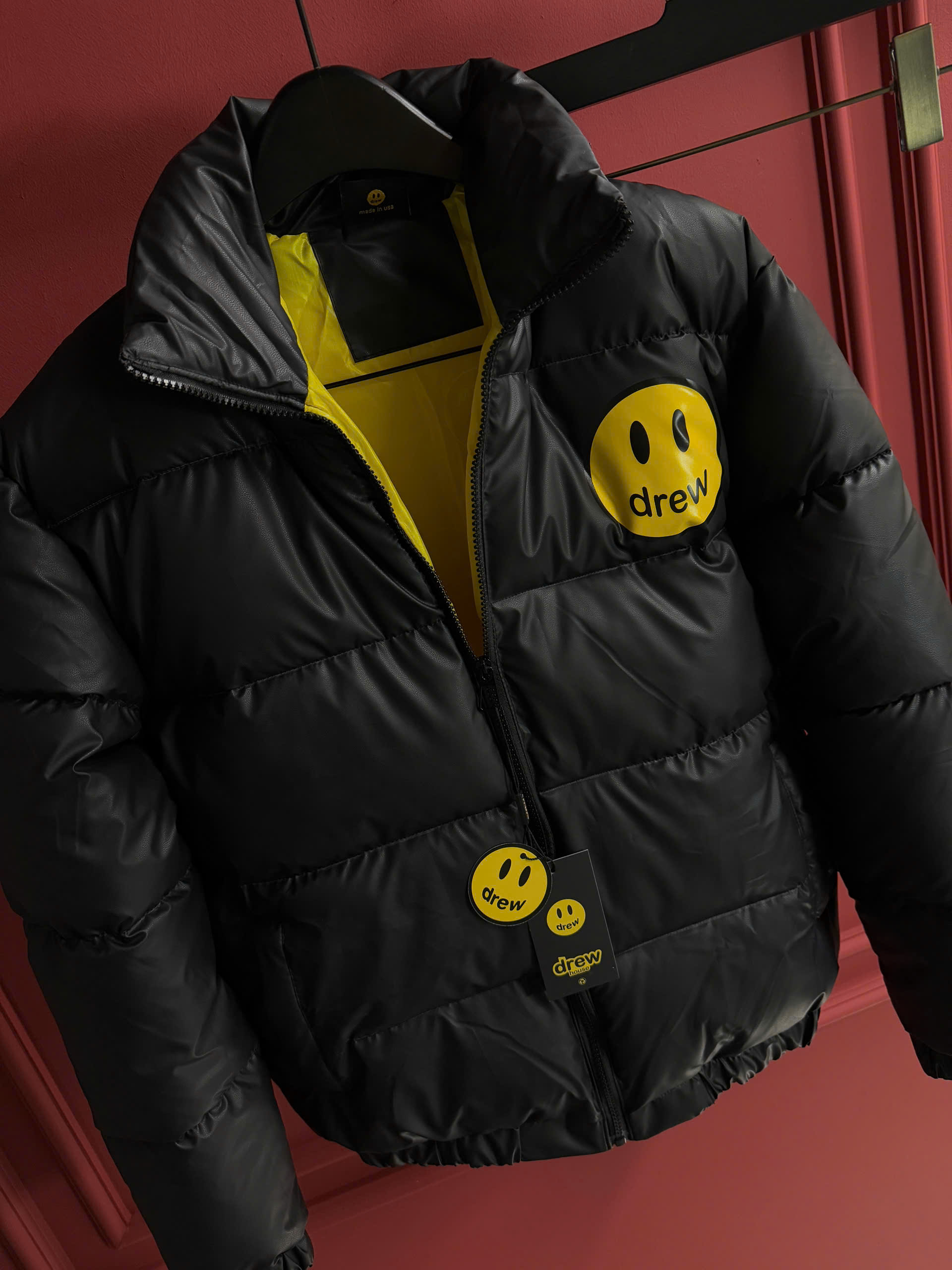 Áo Khoác Phao Drew Đen Lót Vàng_thumbnail_5