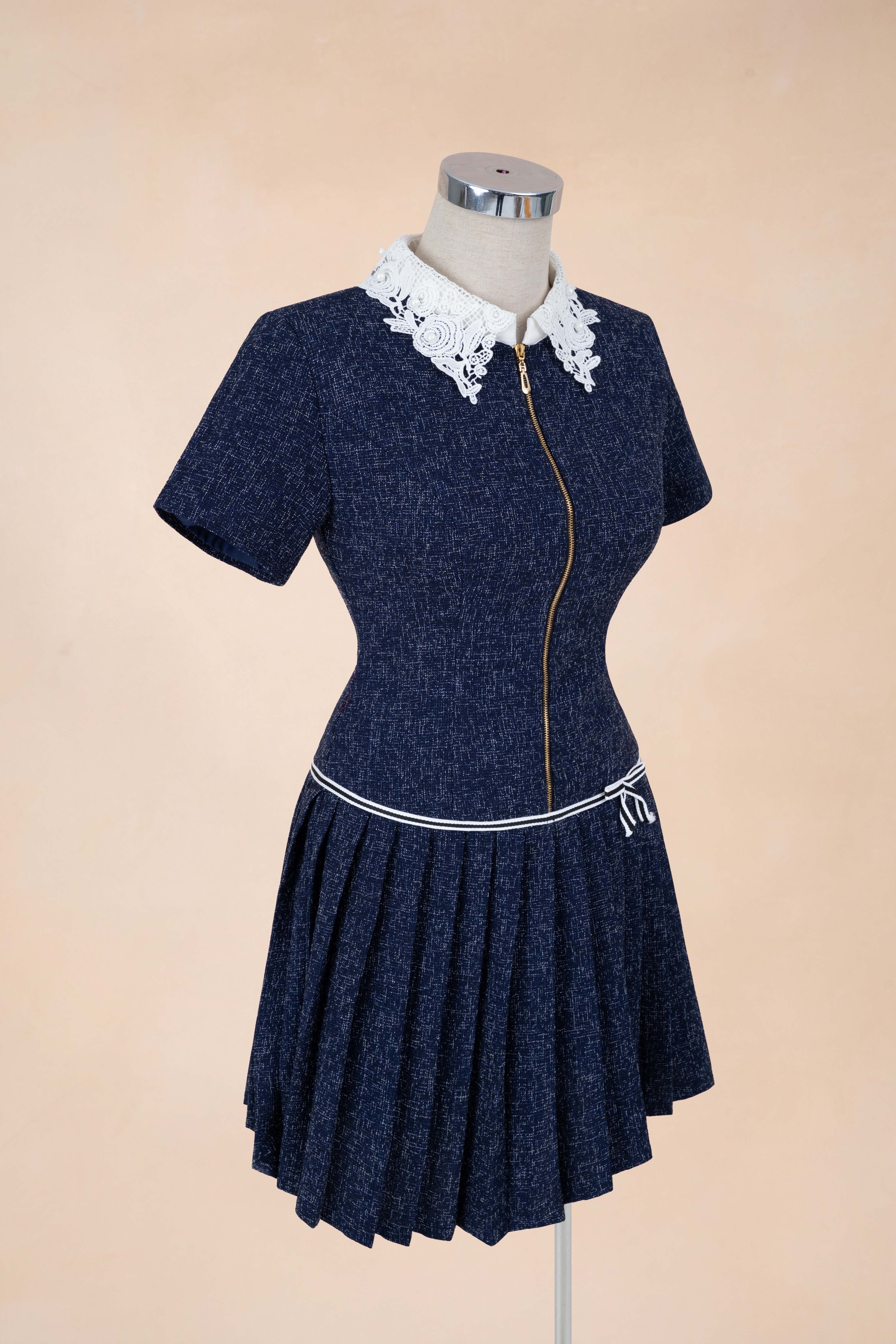 Đầm Xếp Ly Khoá Ngực Cổ Ren_thumbnail_2