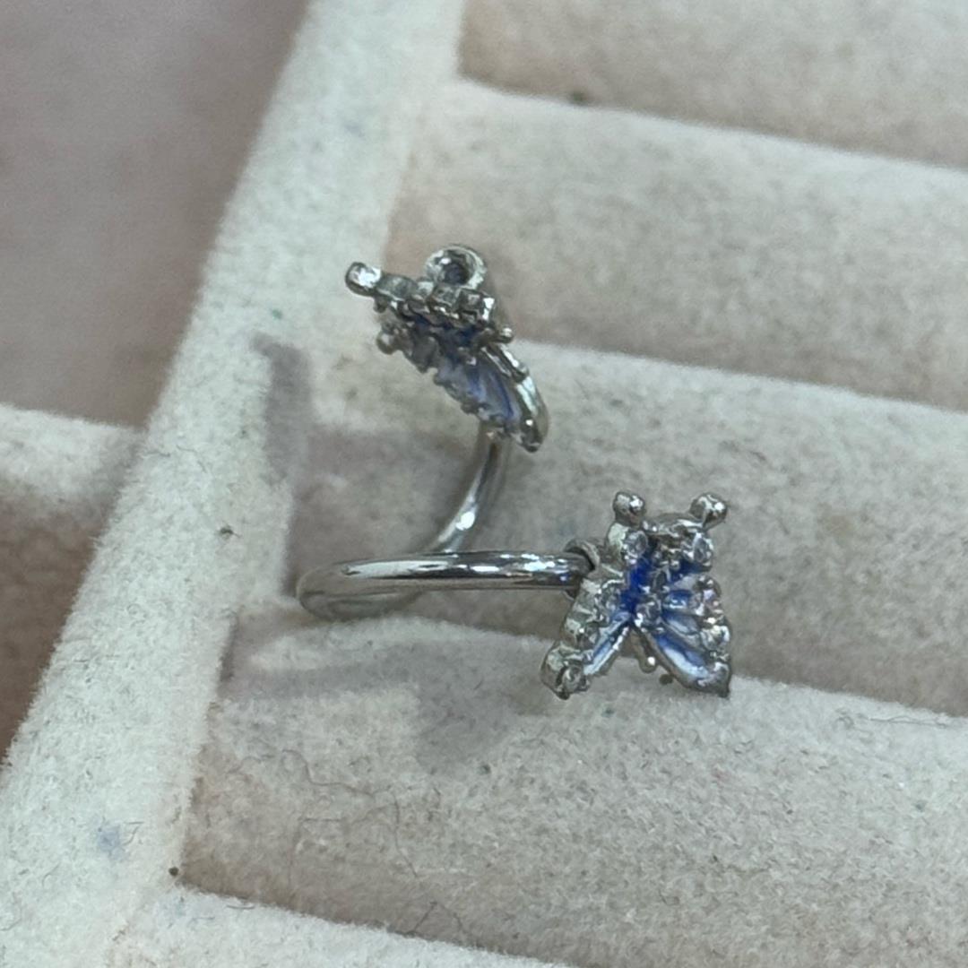 Xoắn 1 vòng bướm xanh.