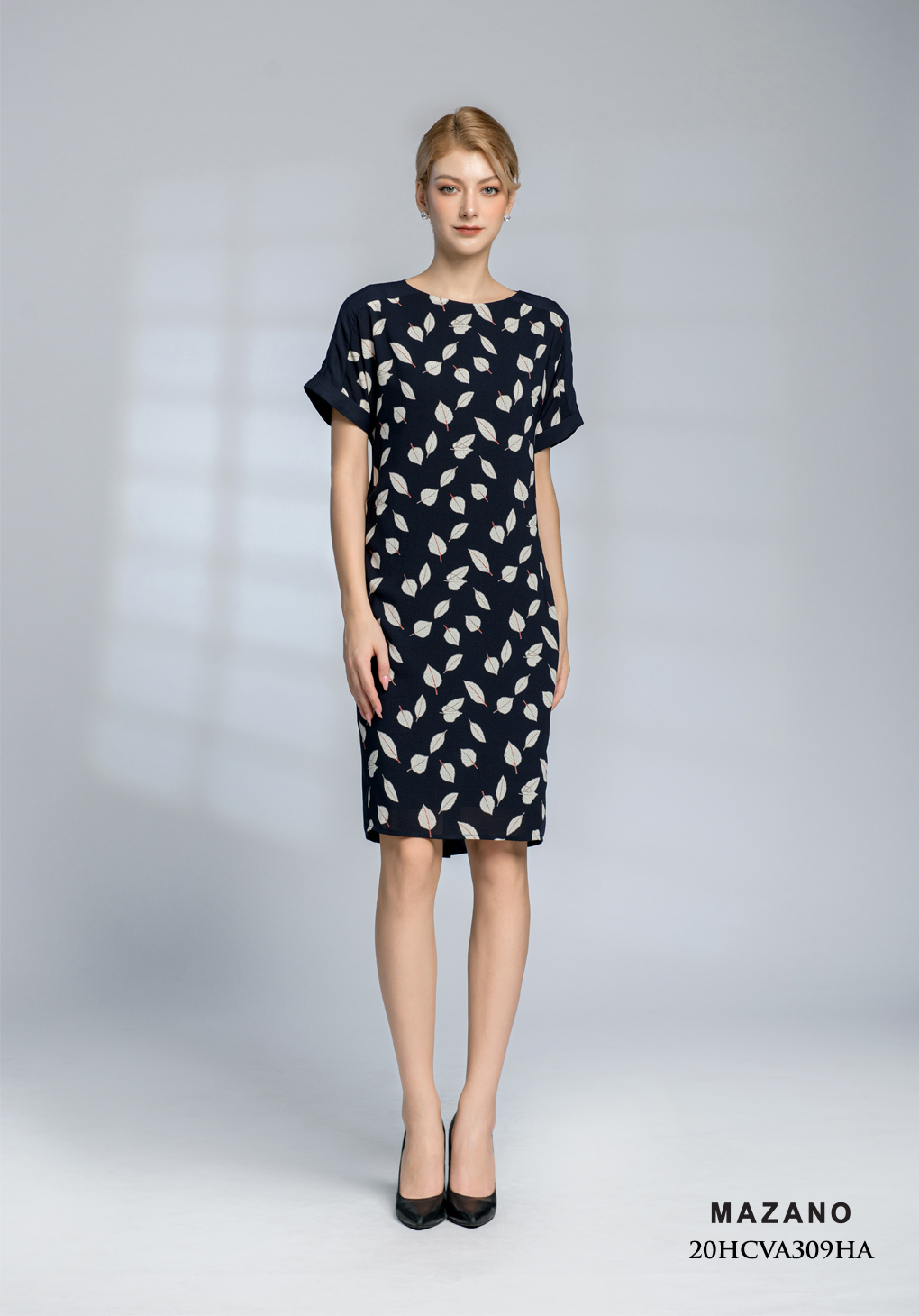 Đầm đen suông họa tiết phối lưng xanh trơn