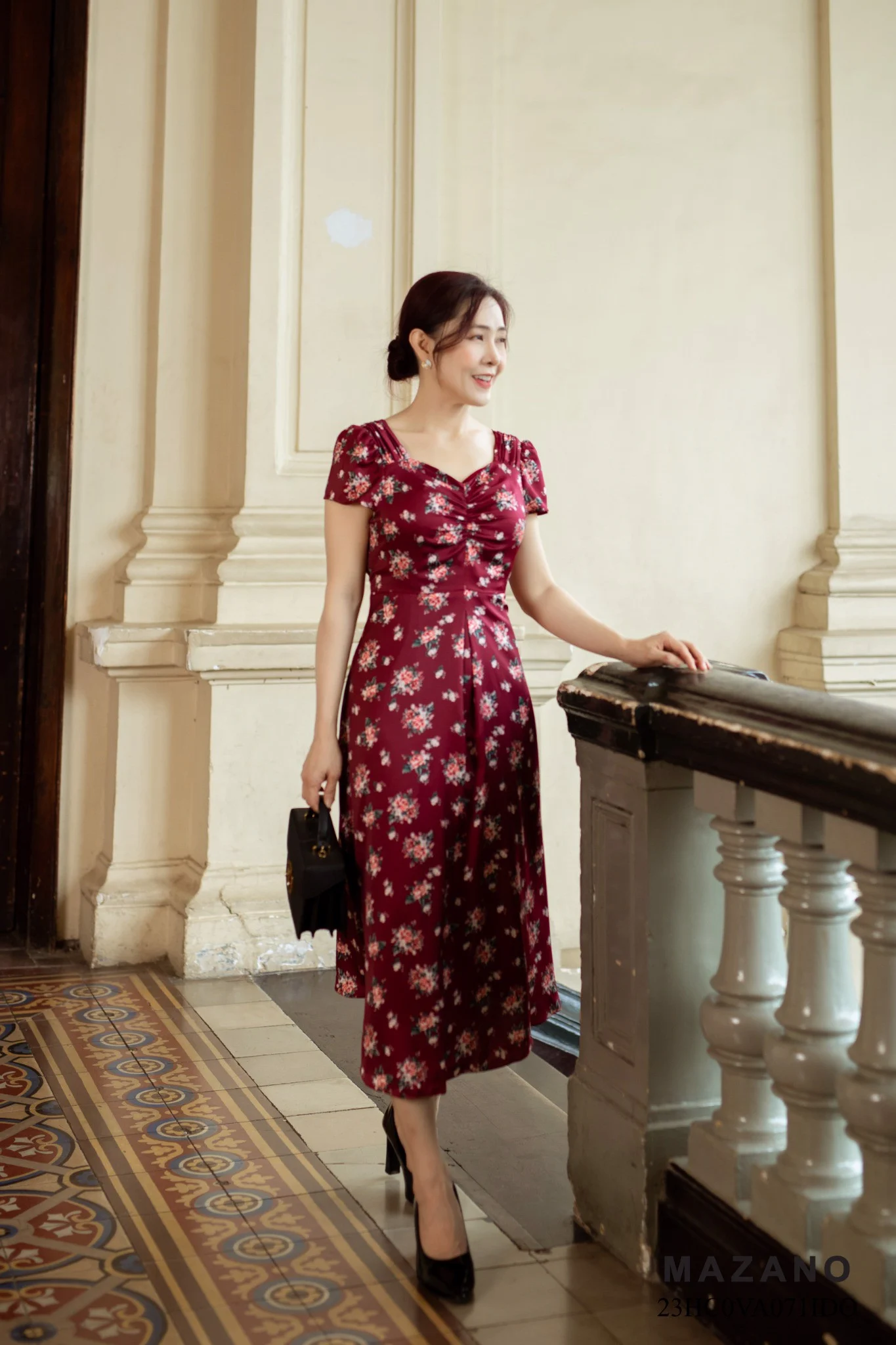 Váy Đầm ôm Chân rủ Vải lụa dày Hoạ tiết hoa in Cổ cách điệu Tay ngắn Dài ngang bắp chân_thumbnail_2