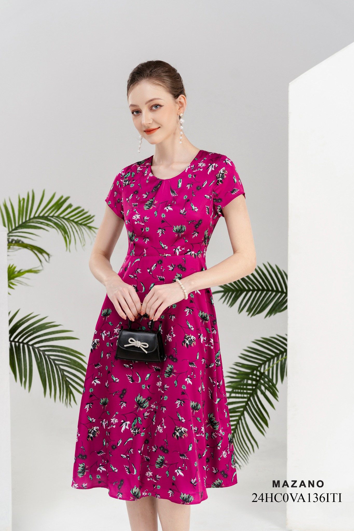 Váy Đầm Ôm Vải lụa mỏng Hoạ tiết hoa cách điệu Cổ tròn Tay ngắn Dài đến bắp chân_thumbnail_2