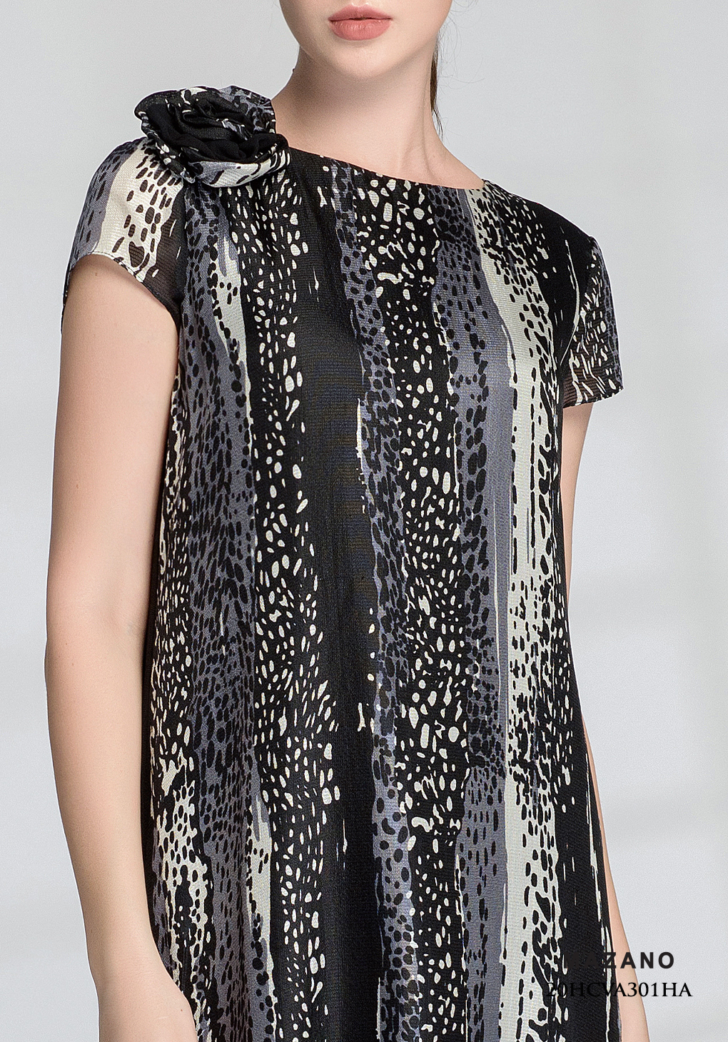 Đầm đen suông A dáng mullet tơ tằm tự nhiên_thumbnail_4