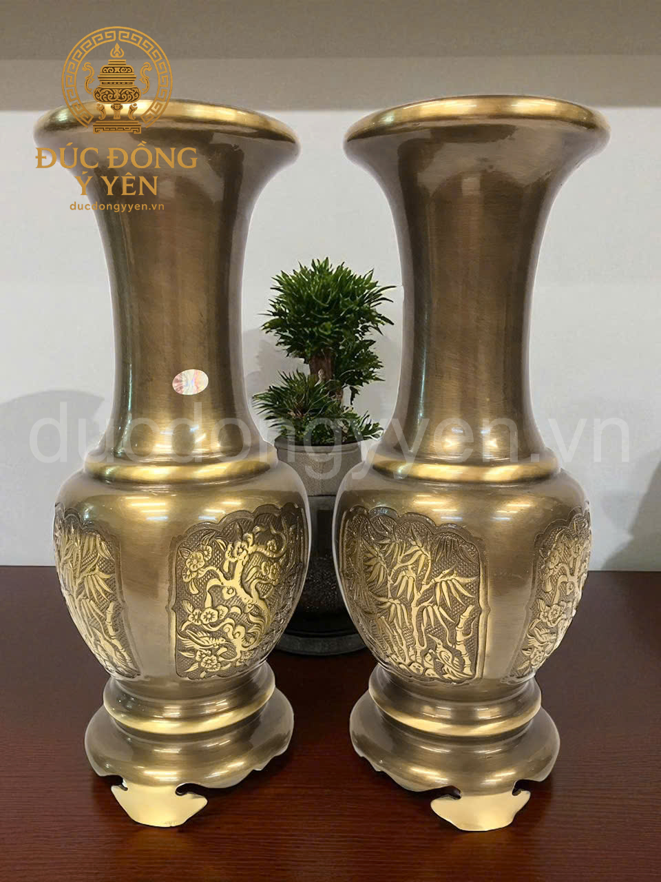 Lọ hoa tứ quý bằng đồng vàng 