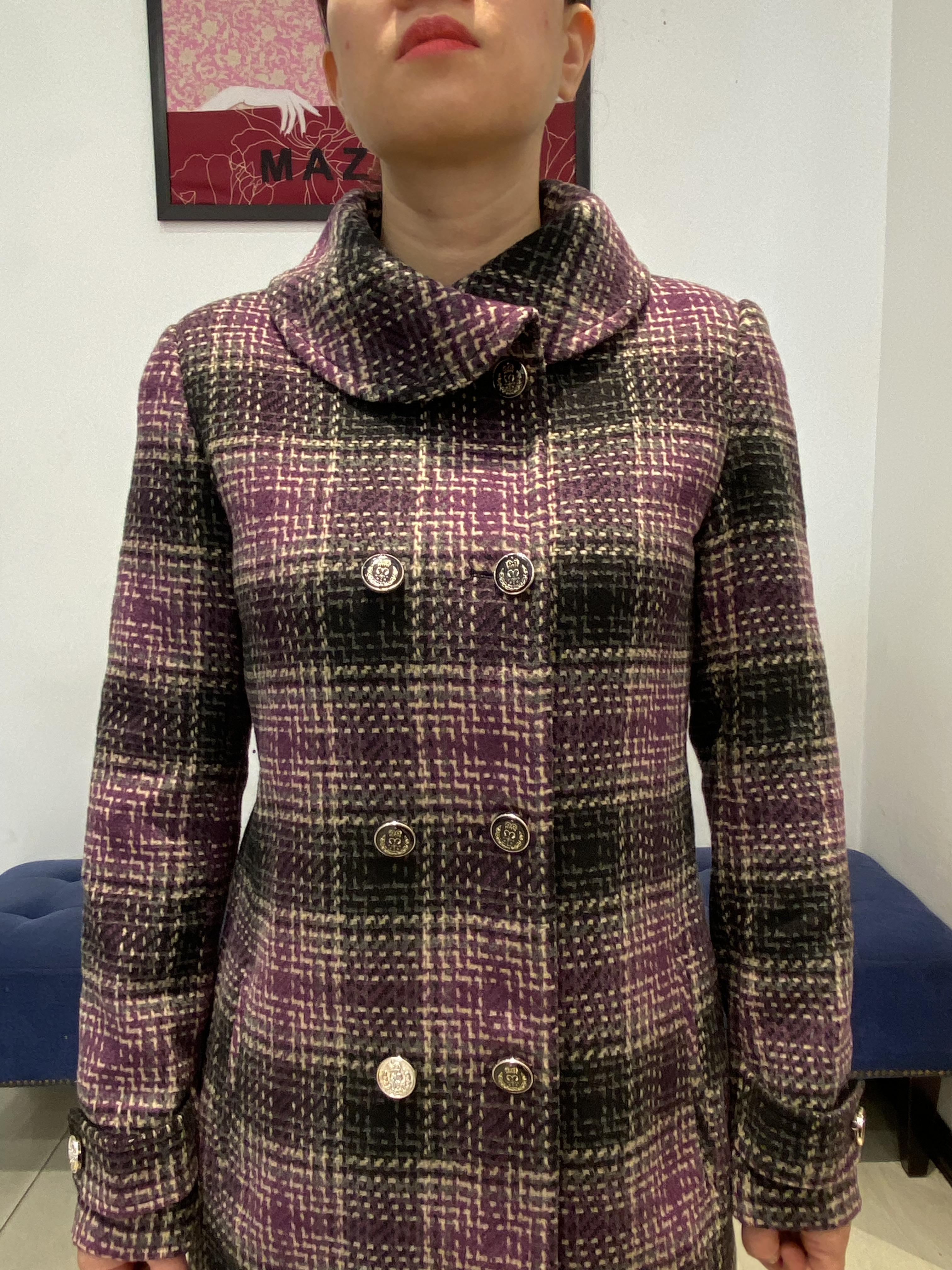 Măng tô kẻ cổ quây