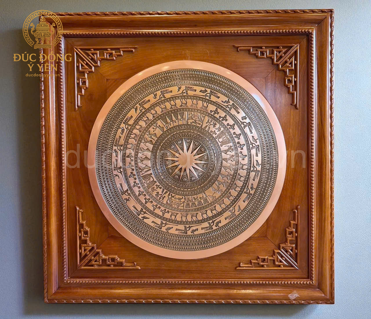 Mặt trống đồng đúc đồng đỏ hoa văn chìm