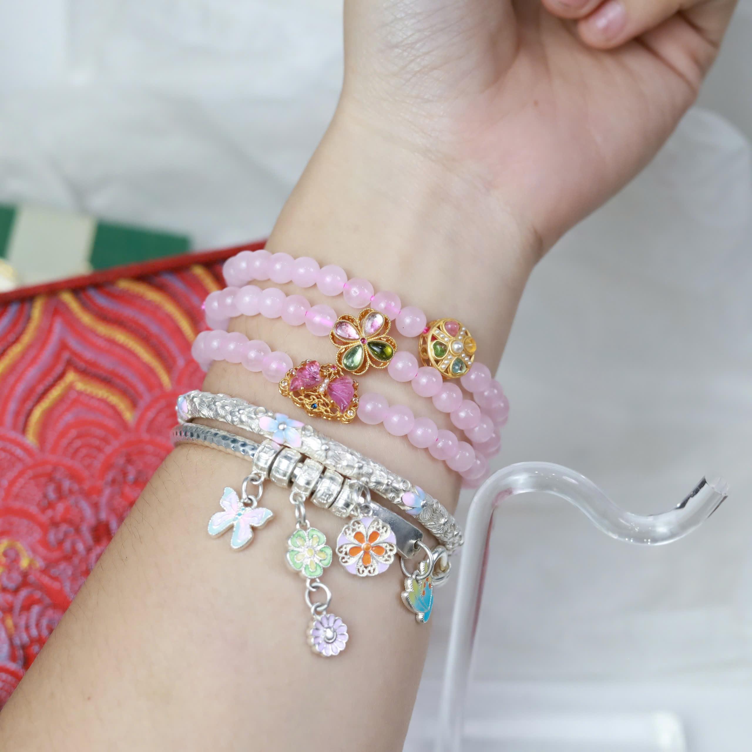 Vòng tay thạch anh hồng mix charm tourmaline mạ vàng