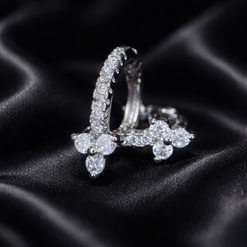 Khuyên vòng kiểu 3 đá trắng s8