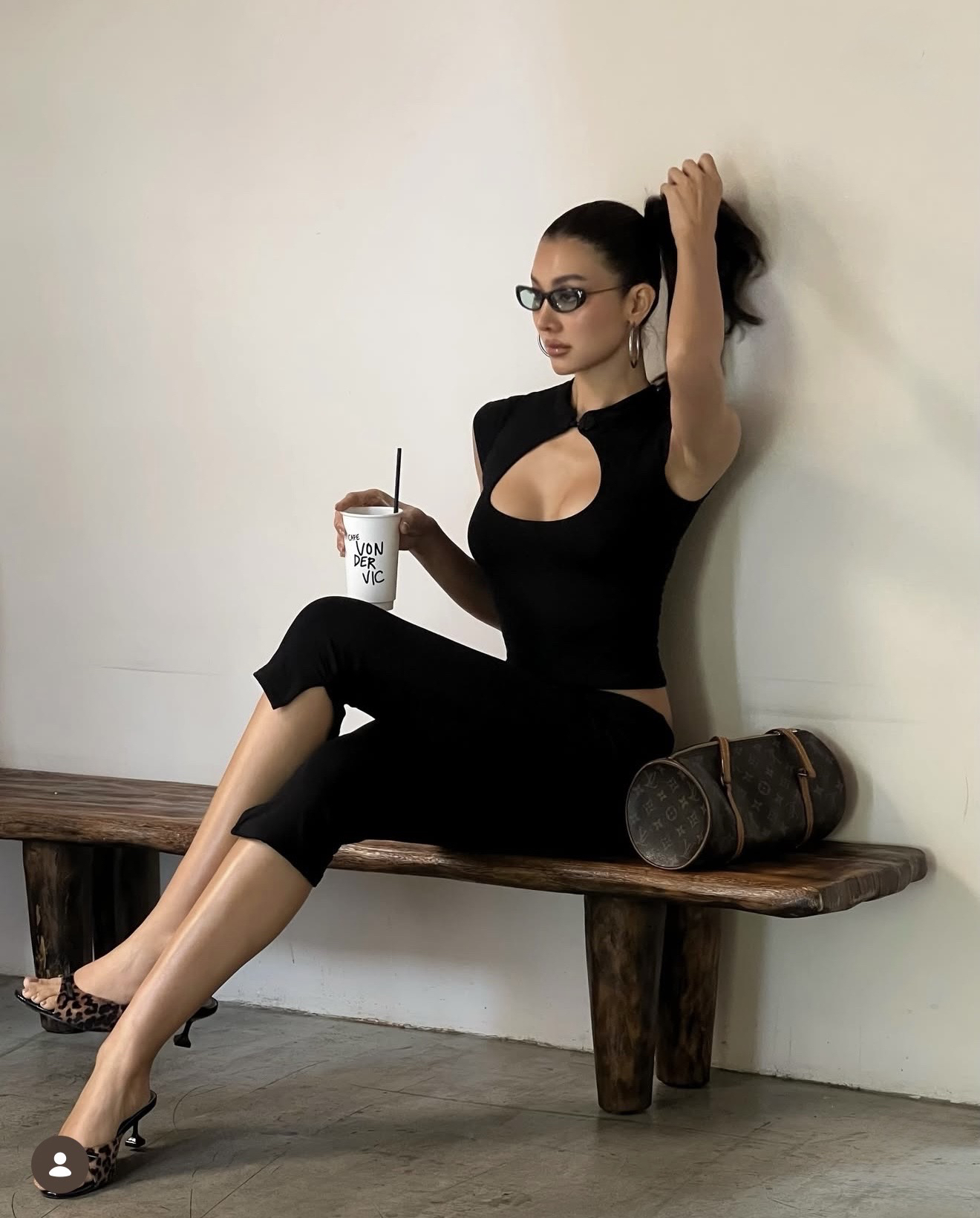 Áo cổ tàu khoét ngực