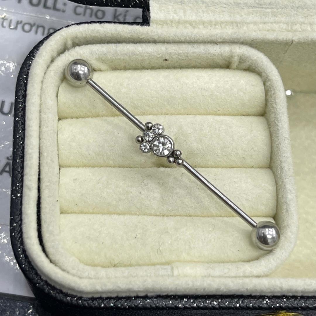 Industrial Kiểu đá trắng to kèm 3 đá nhỏ