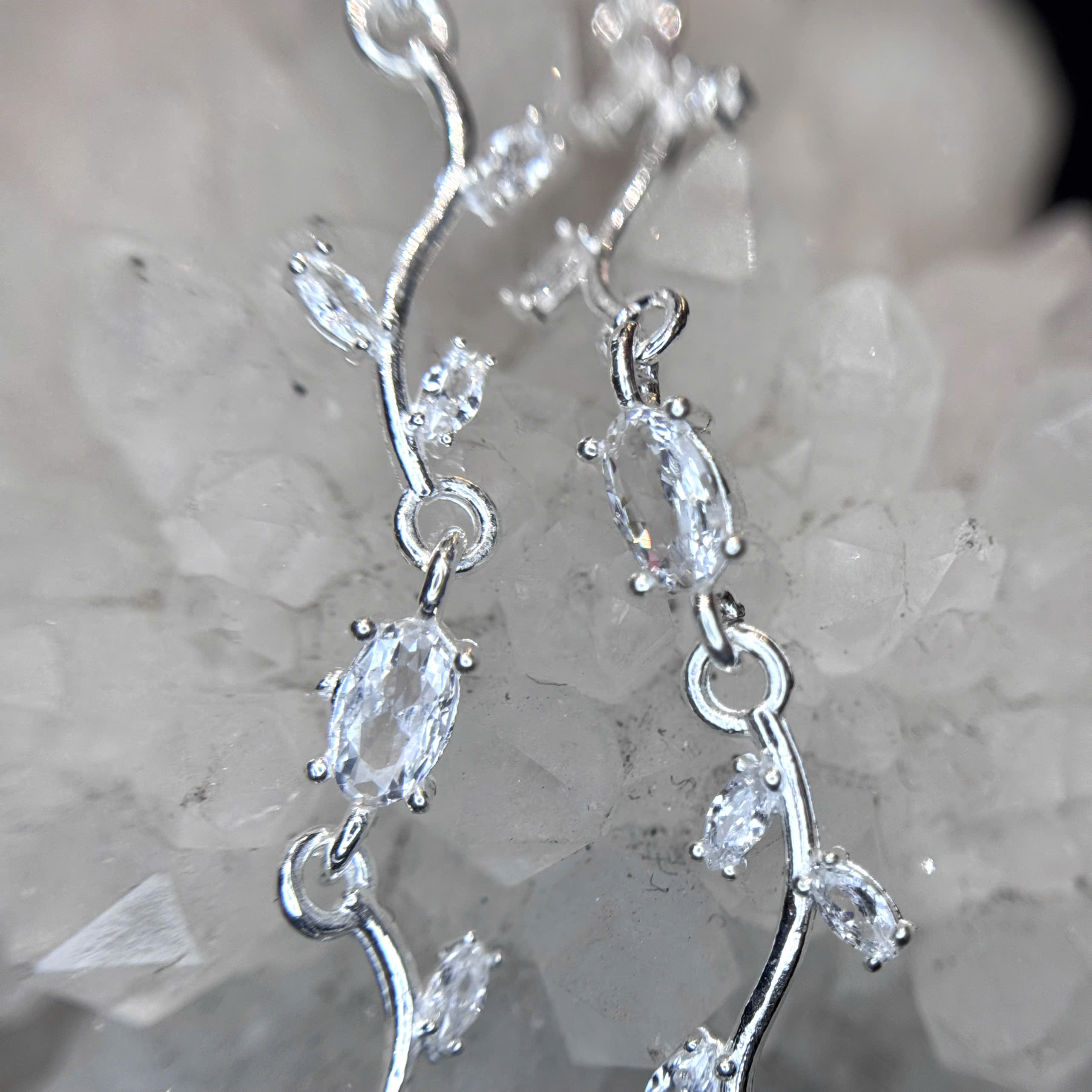 Vòng tay bạc xi kim hoa tulip kim cương đá trắng_thumbnail_2