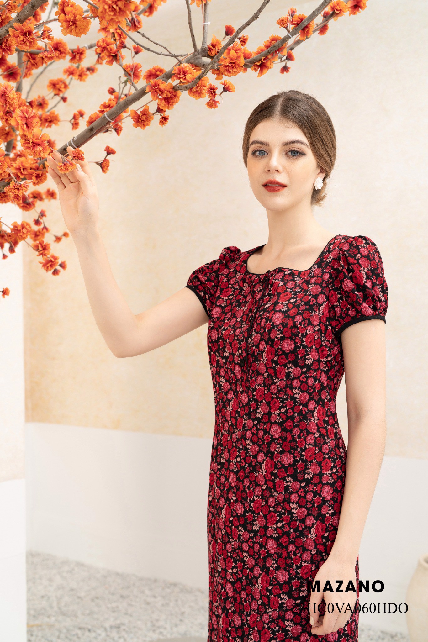 Đầm suông đỏ đính khuy trang trí 23HC0VA060HDO