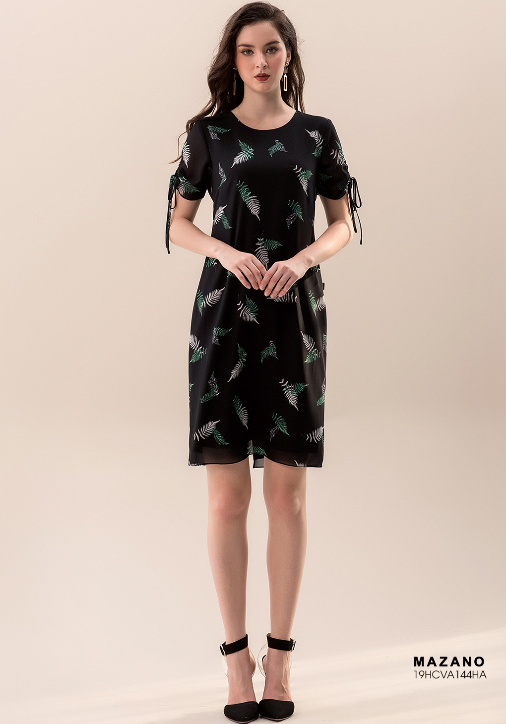 Đầm đen họa tiết nhún tay_thumbnail_1