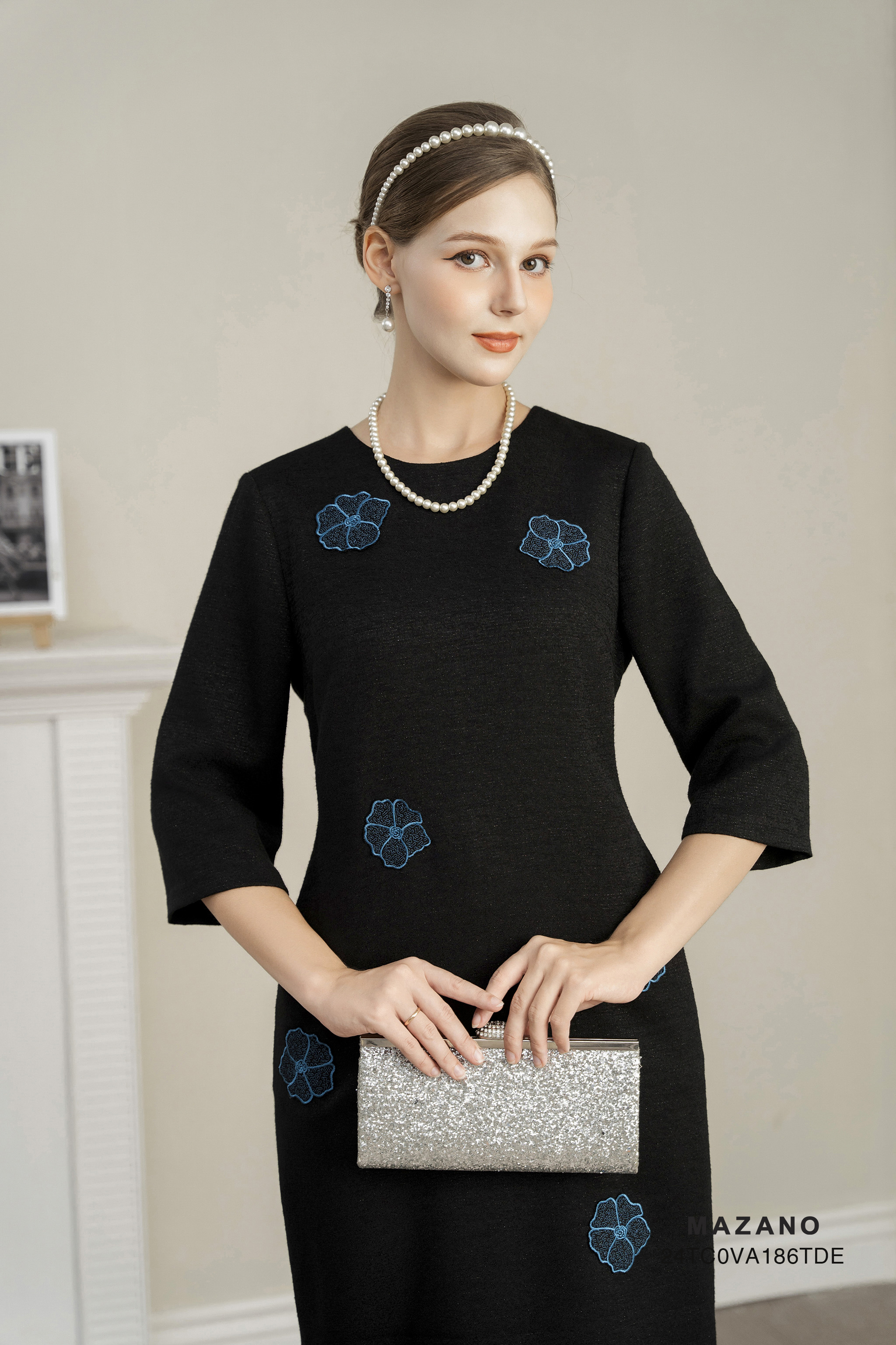 Váy Đầm suông Vải Thô ánh kim tuyến nhẹ Thêu hoa bố cục Cổ tròn Dài tới bắp chân_thumbnail_3