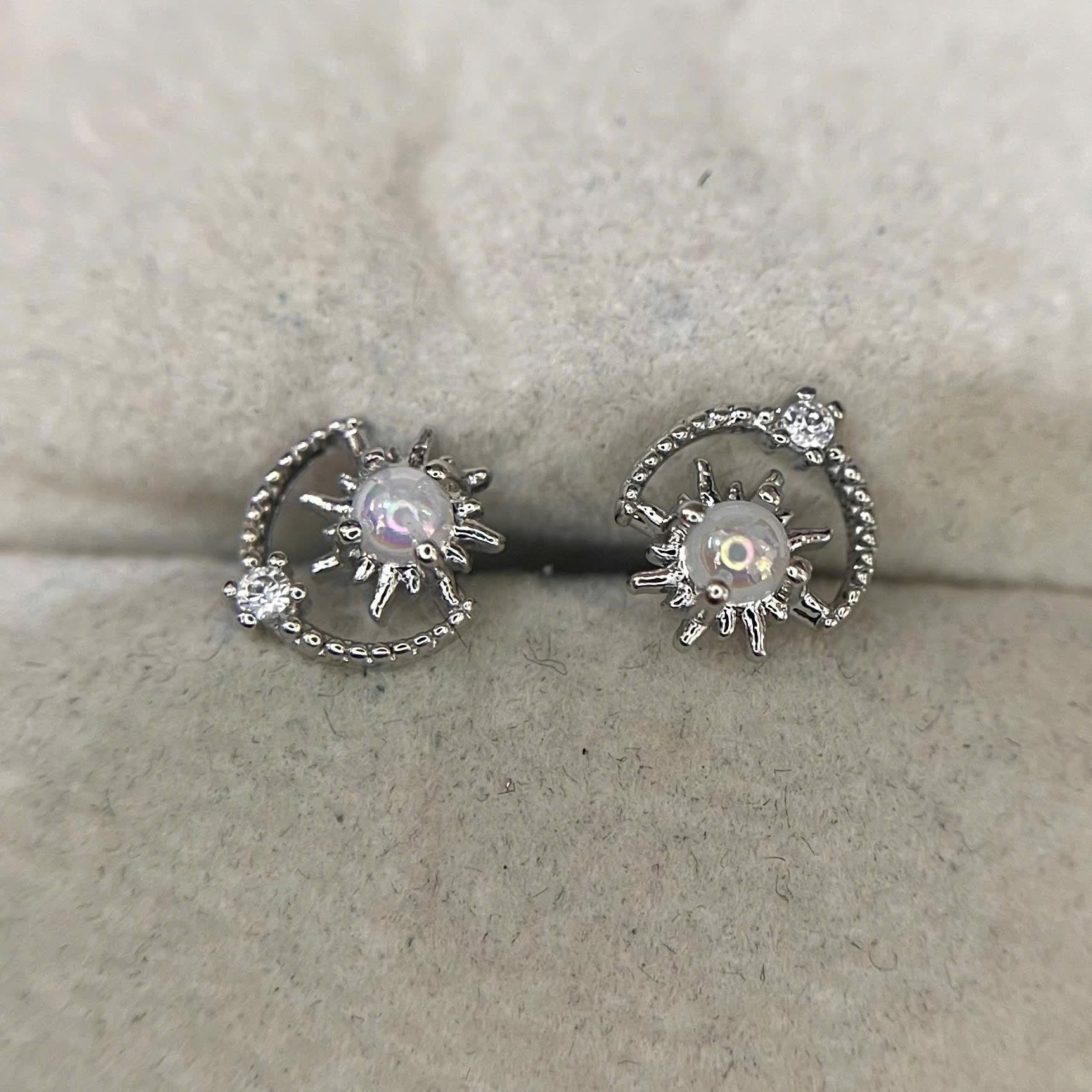 khuyên kiểu mặt trăng ôm mặt trời opal trắng tua rua đít bi mảnh_thumbnail_2