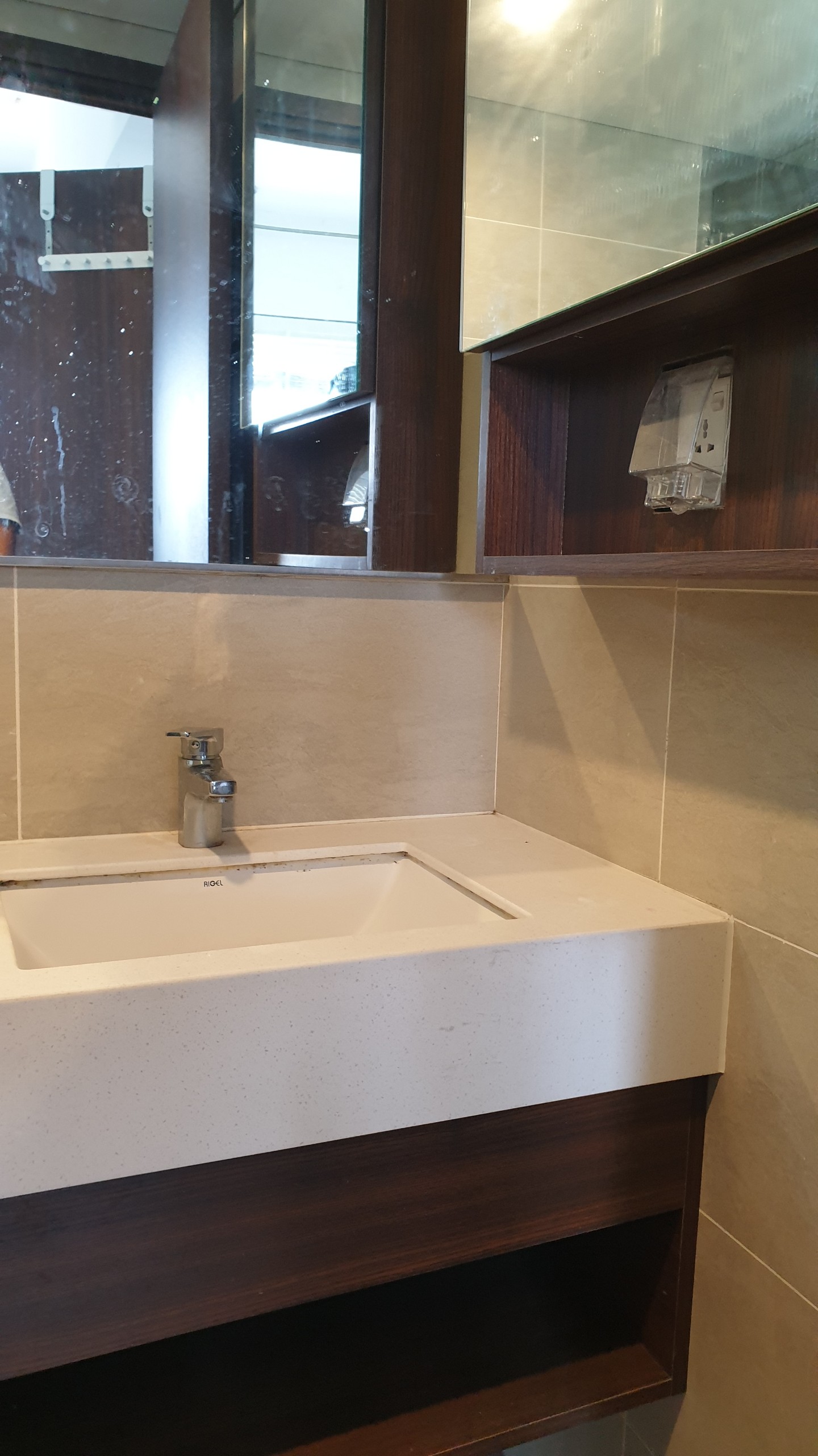 Cho thuê căn 1 phòng ngủ full nội thất tại One Verandah._thumbnail_4