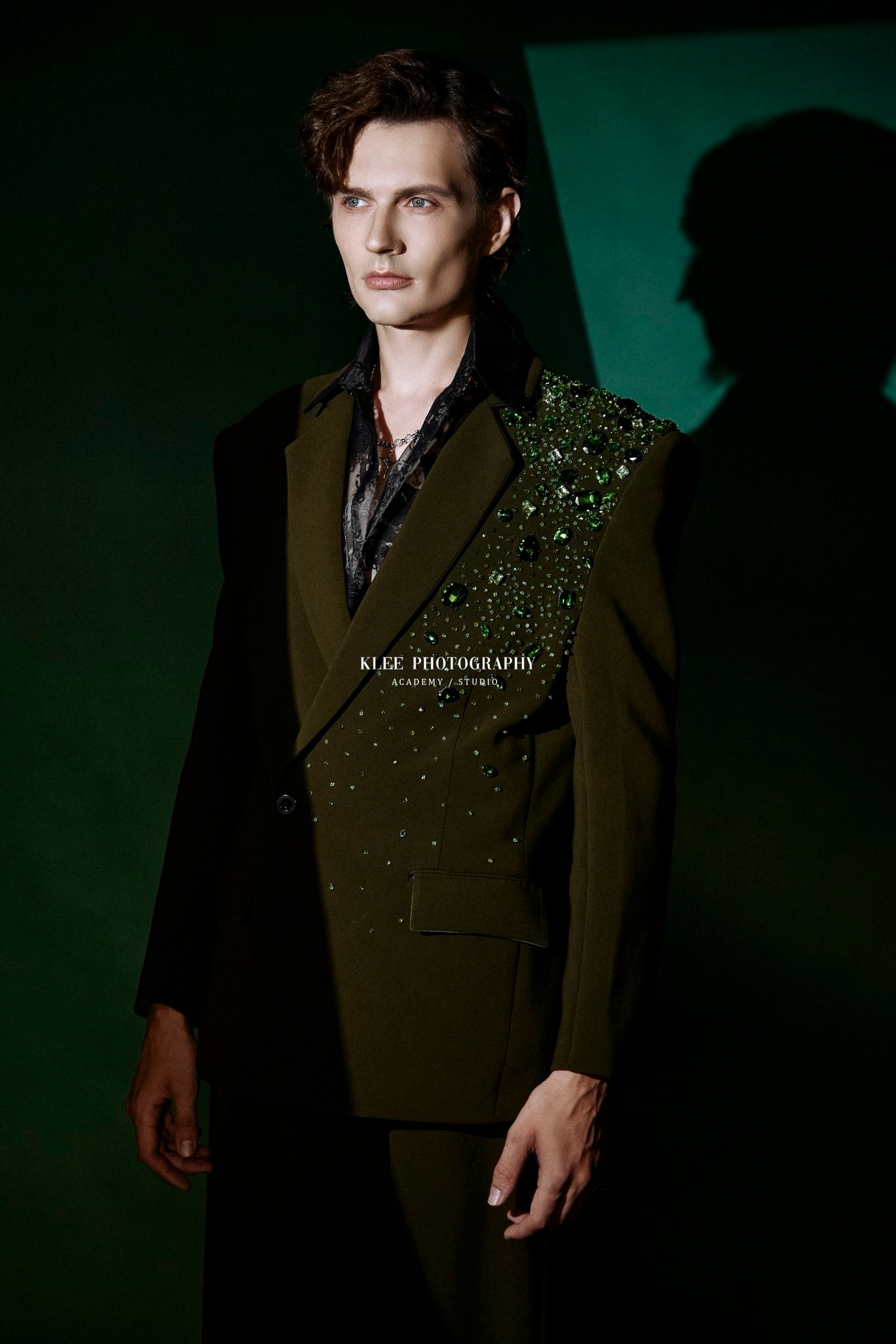 Suit xanh rêu đính đá – Lịch lãm & nghệ thuật_thumbnail_2