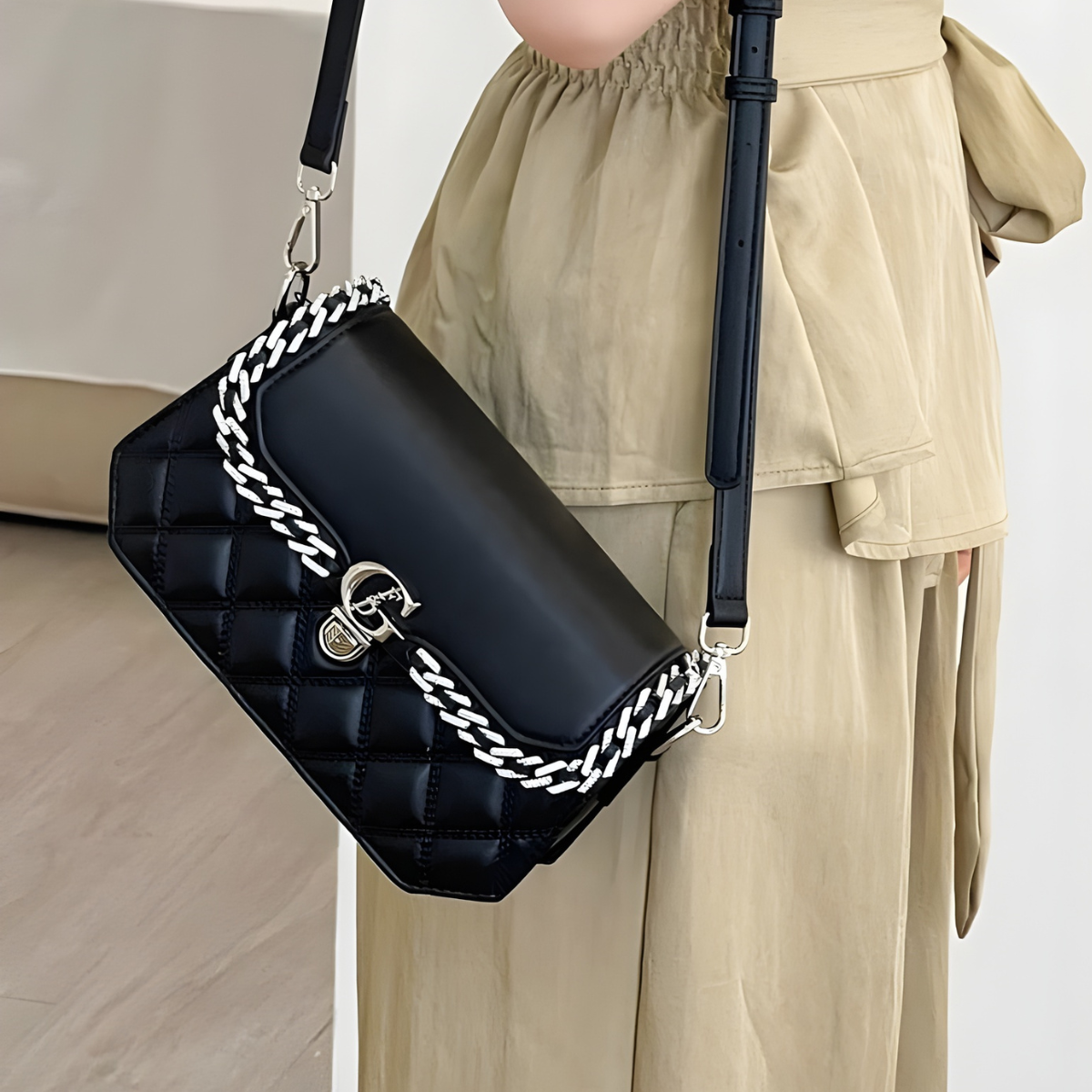 Túi xách nữ UHE_2524 ELY – đeo vai da chần ô, viền quấn bạc, khóa sang trọng – Đen/Trắng_thumbnail_4