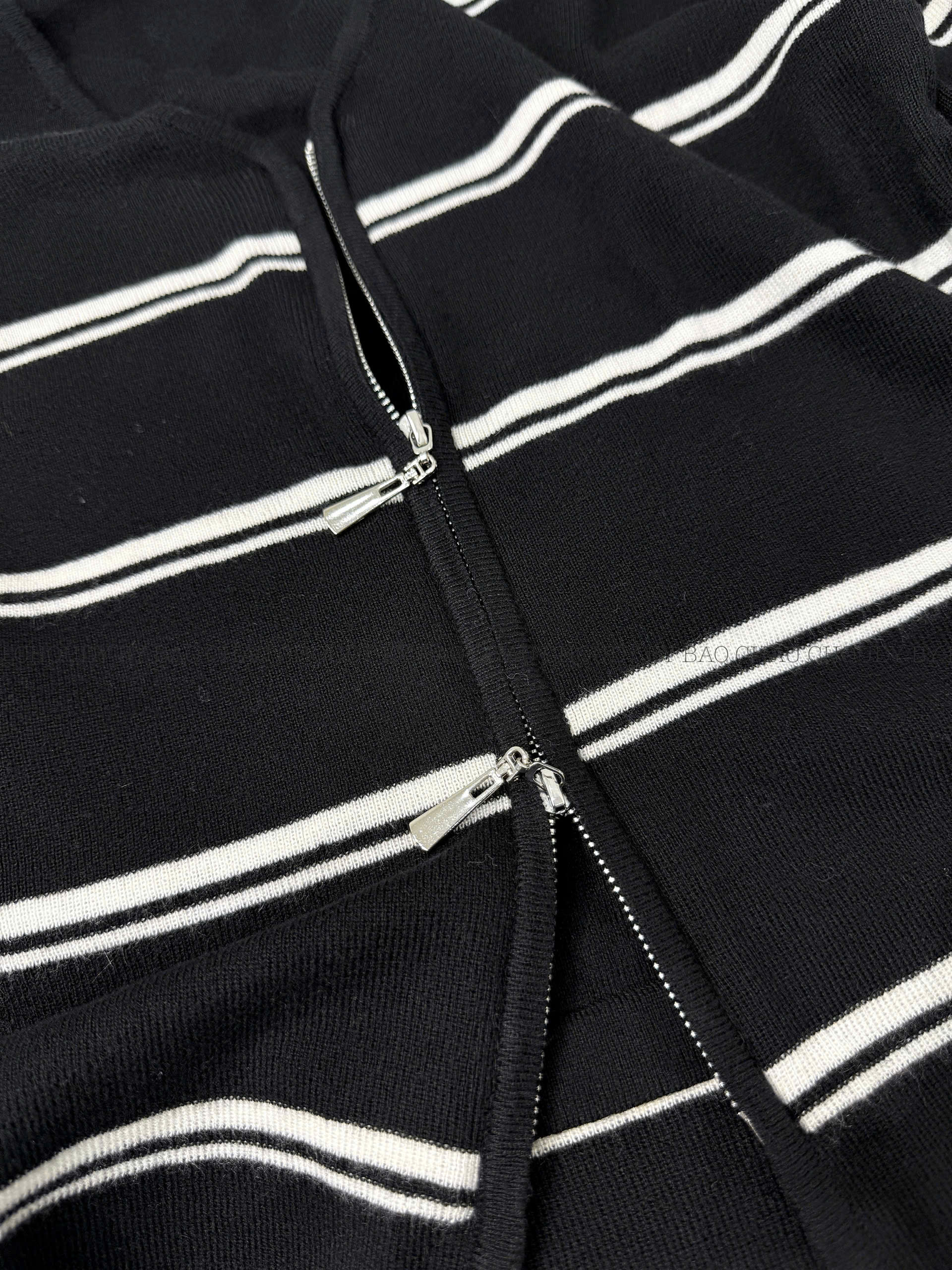 A627 ÁO DỆT KIM TAY DÀI ĐEN_thumbnail_1