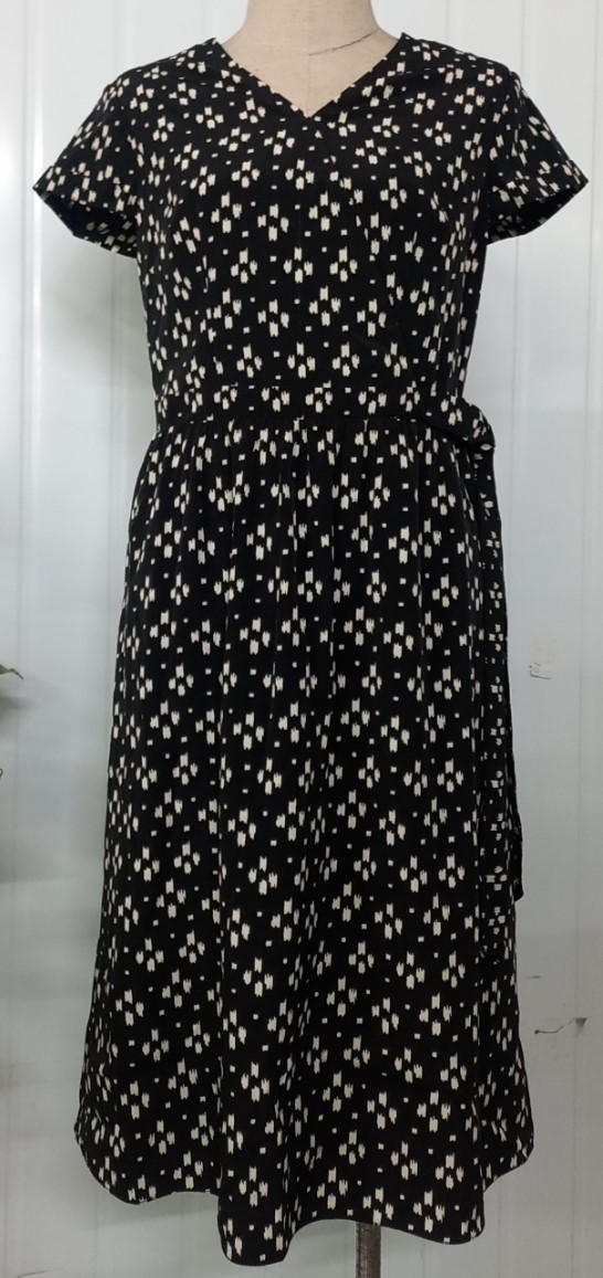 Đầm đen họa tiết cổ V cộc tay_thumbnail_0