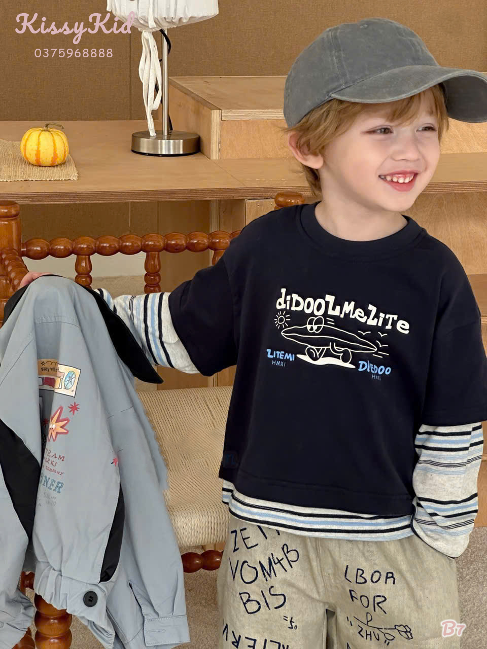 (B7) Áo thun đen tay kẻ