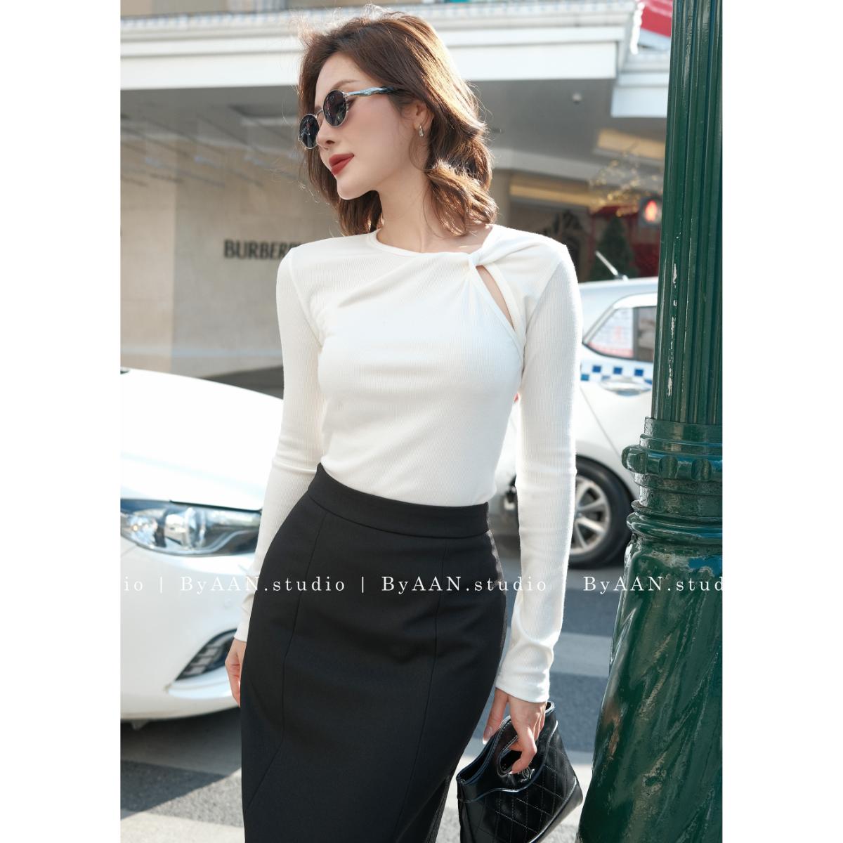 Áo thun xoắn ngực