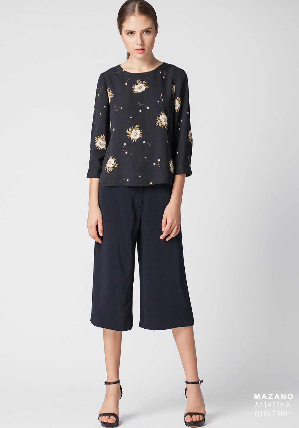 Áo croptop hoa nền đen