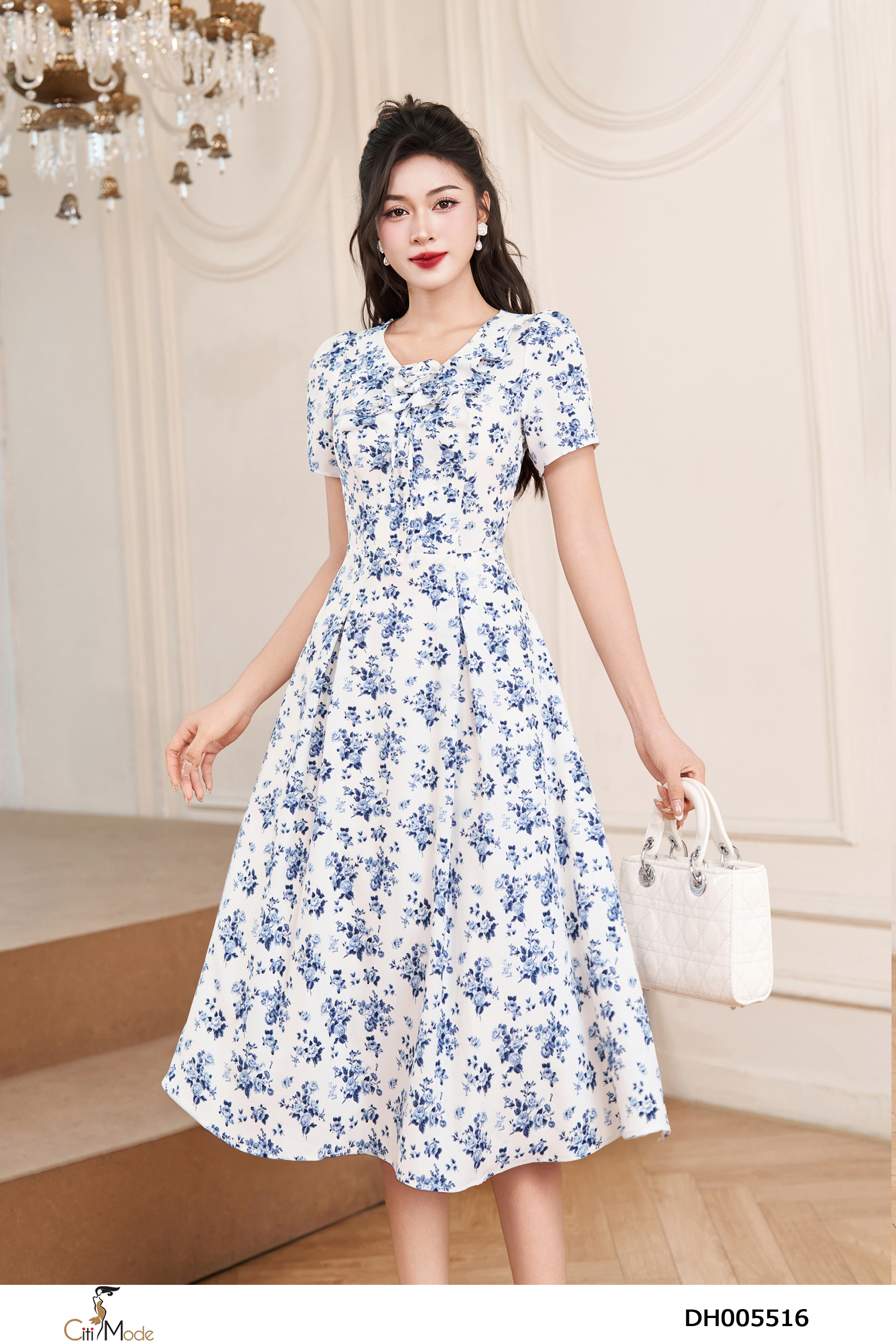 Đầm xòe họa tiết hoa xanh cổ V đính hoa cổ_thumbnail_1