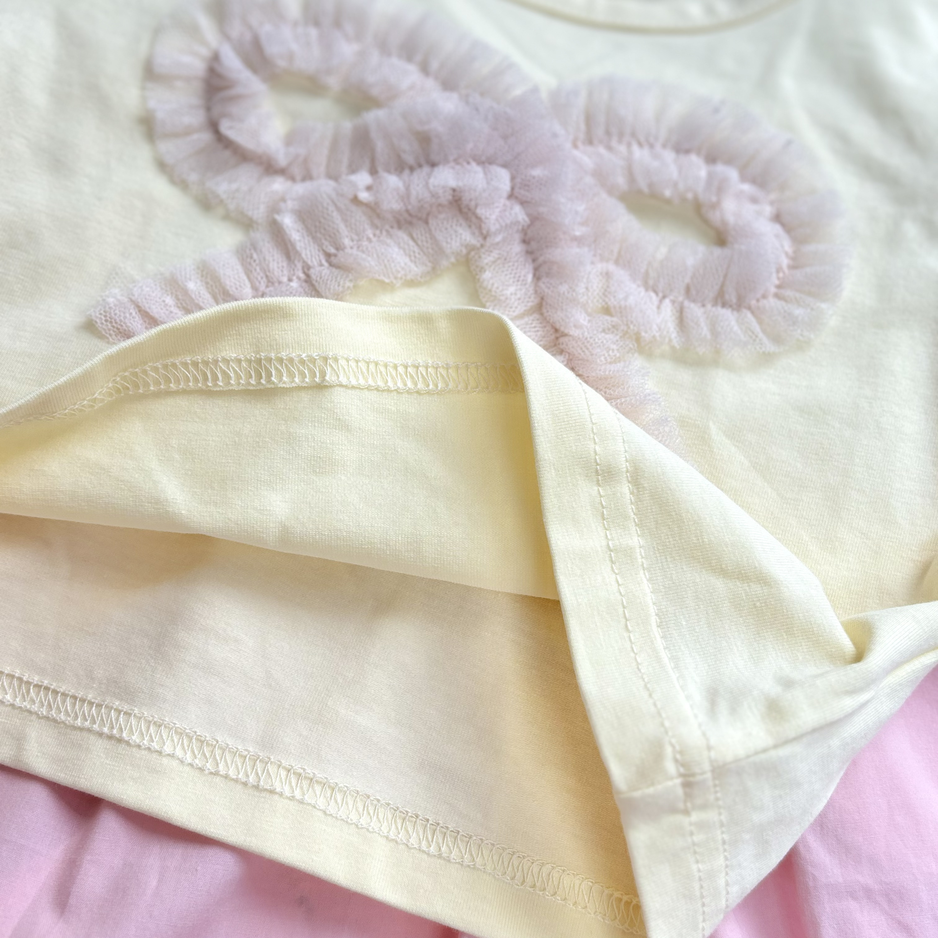 (A13) Áo thun mềm họa tiết đáng yêu màu vàng QCCC mẫu hè 2025_thumbnail_4