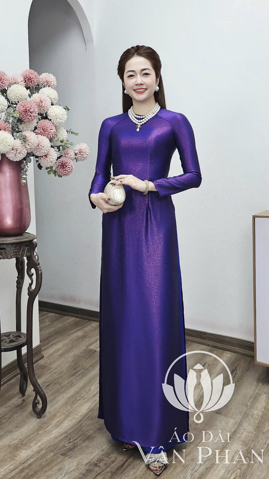 A3177 áo dài cổ khít tay dài lụa dubai màu xanh coban ánh tím